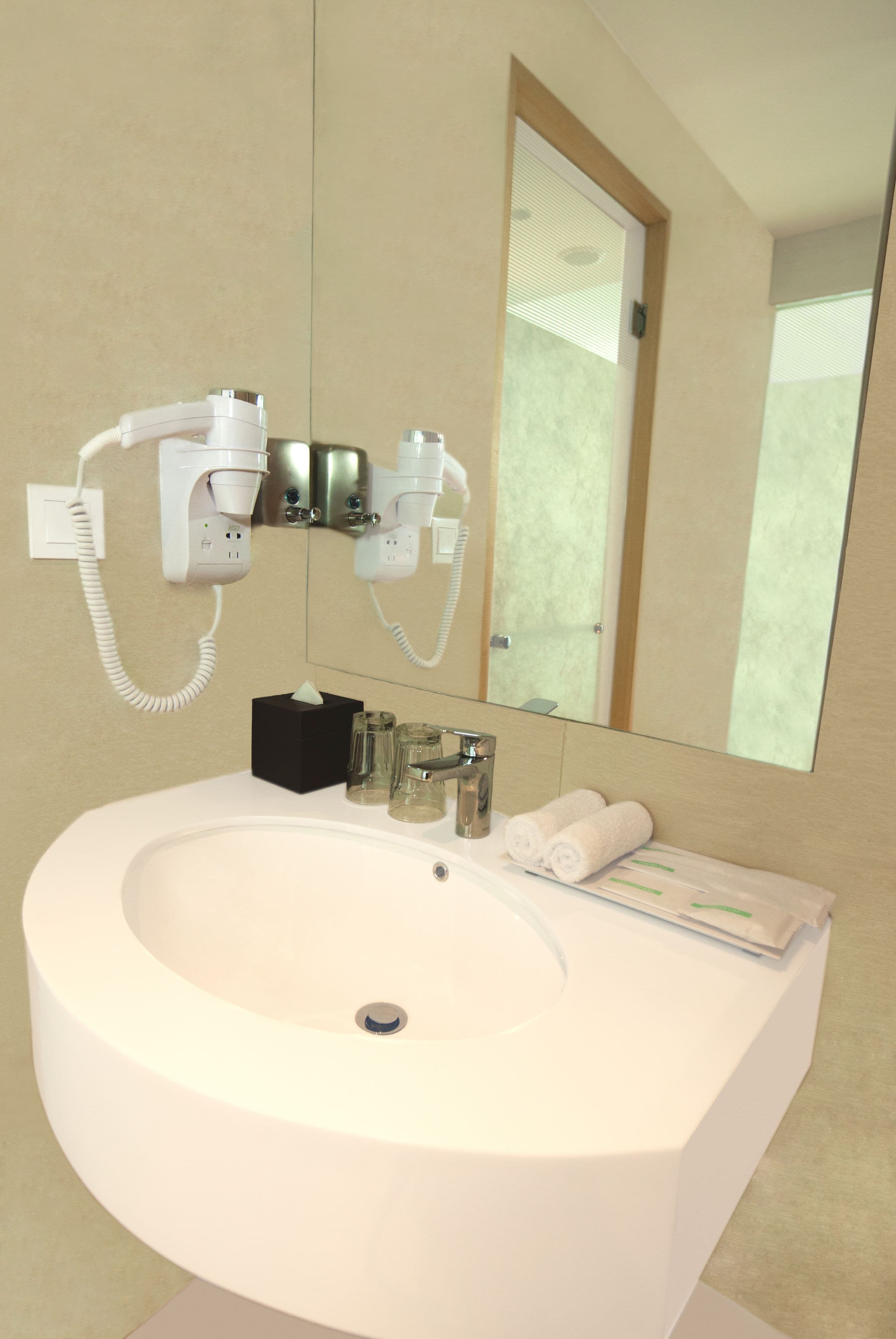 Holiday Inn Express Jakarta International Expo — 13