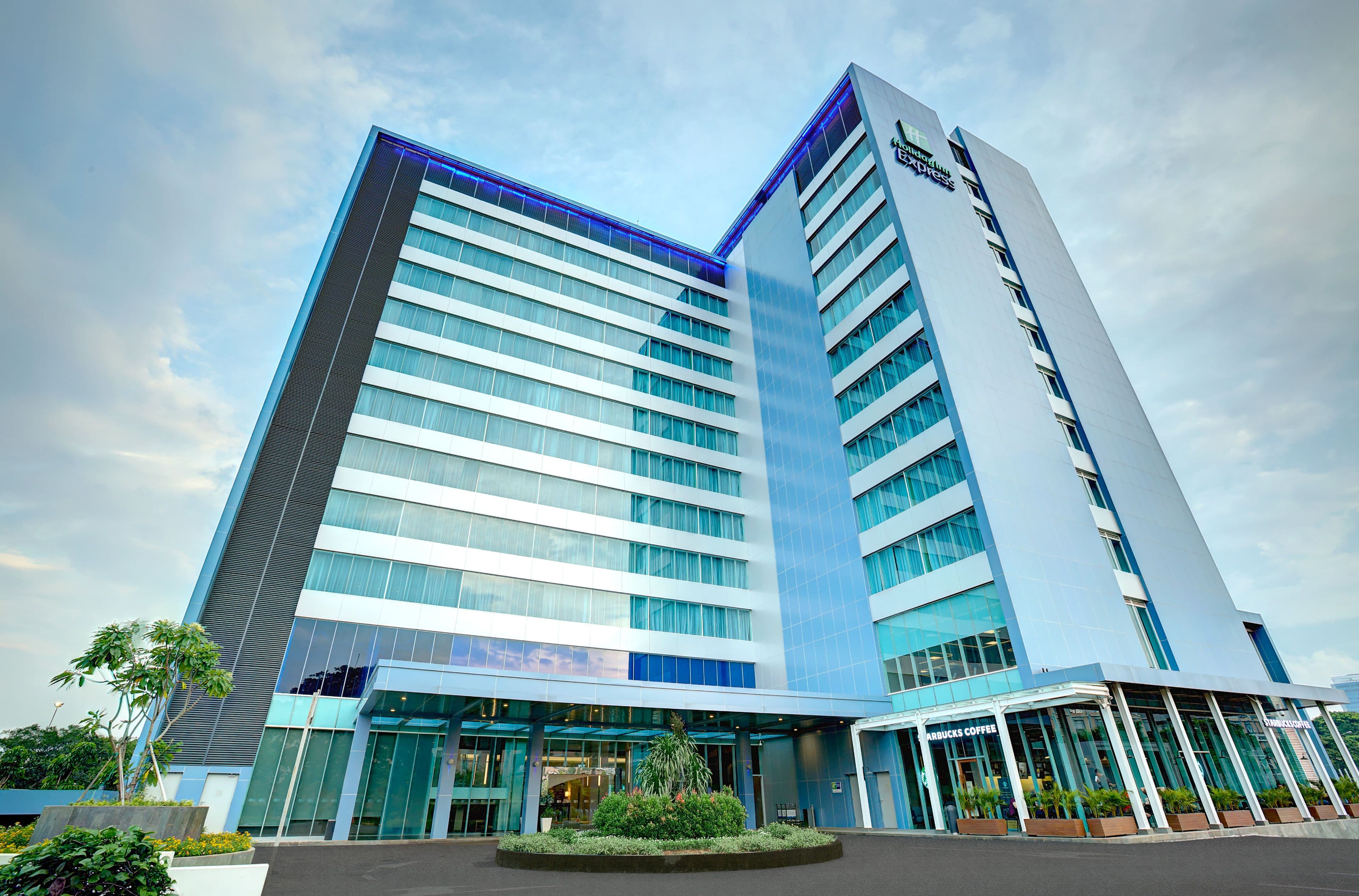 Holiday Inn Express Jakarta International Expo - Image 1