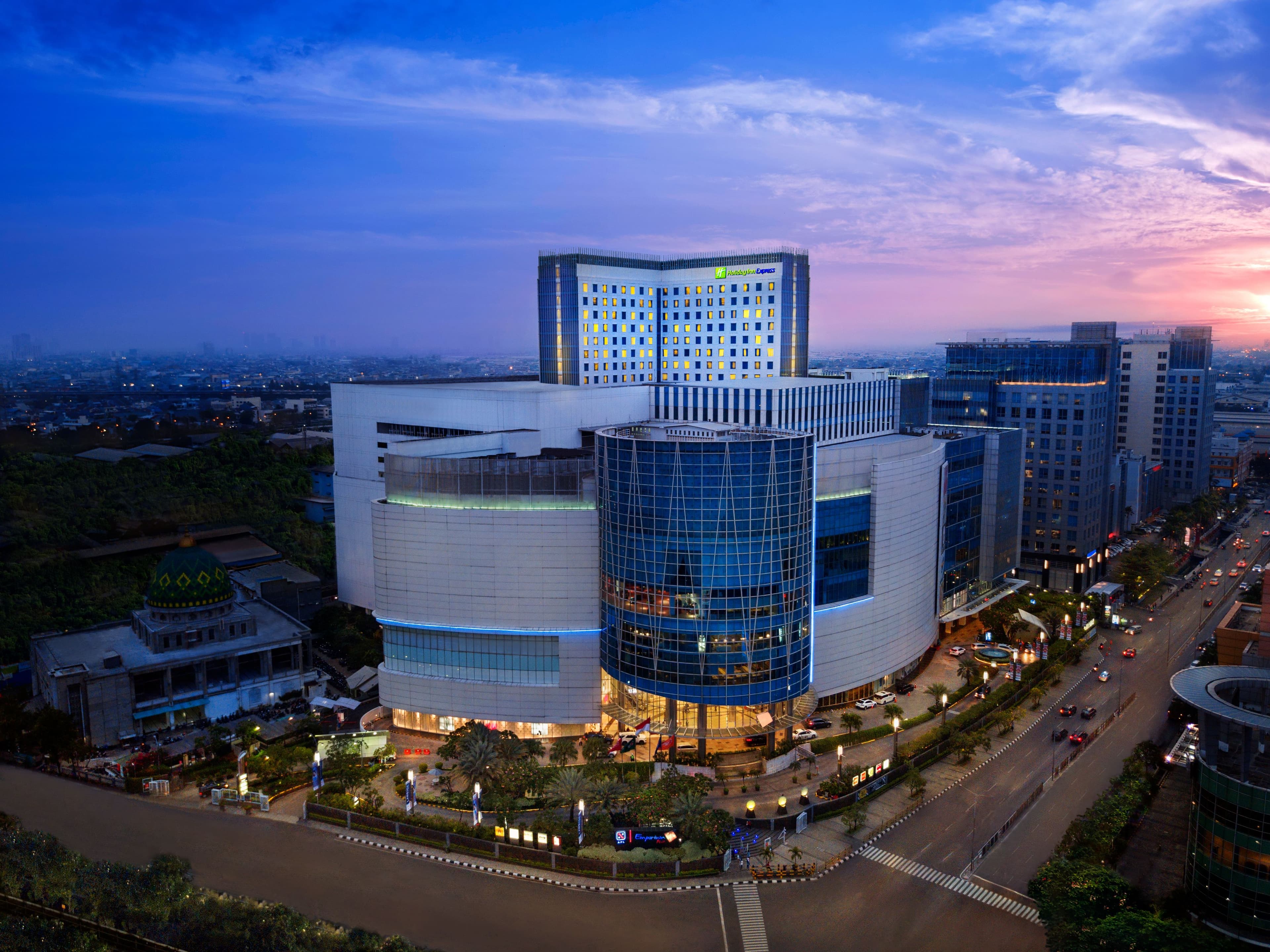 Holiday Inn Express Jakarta Pluit Citygate - Image 1