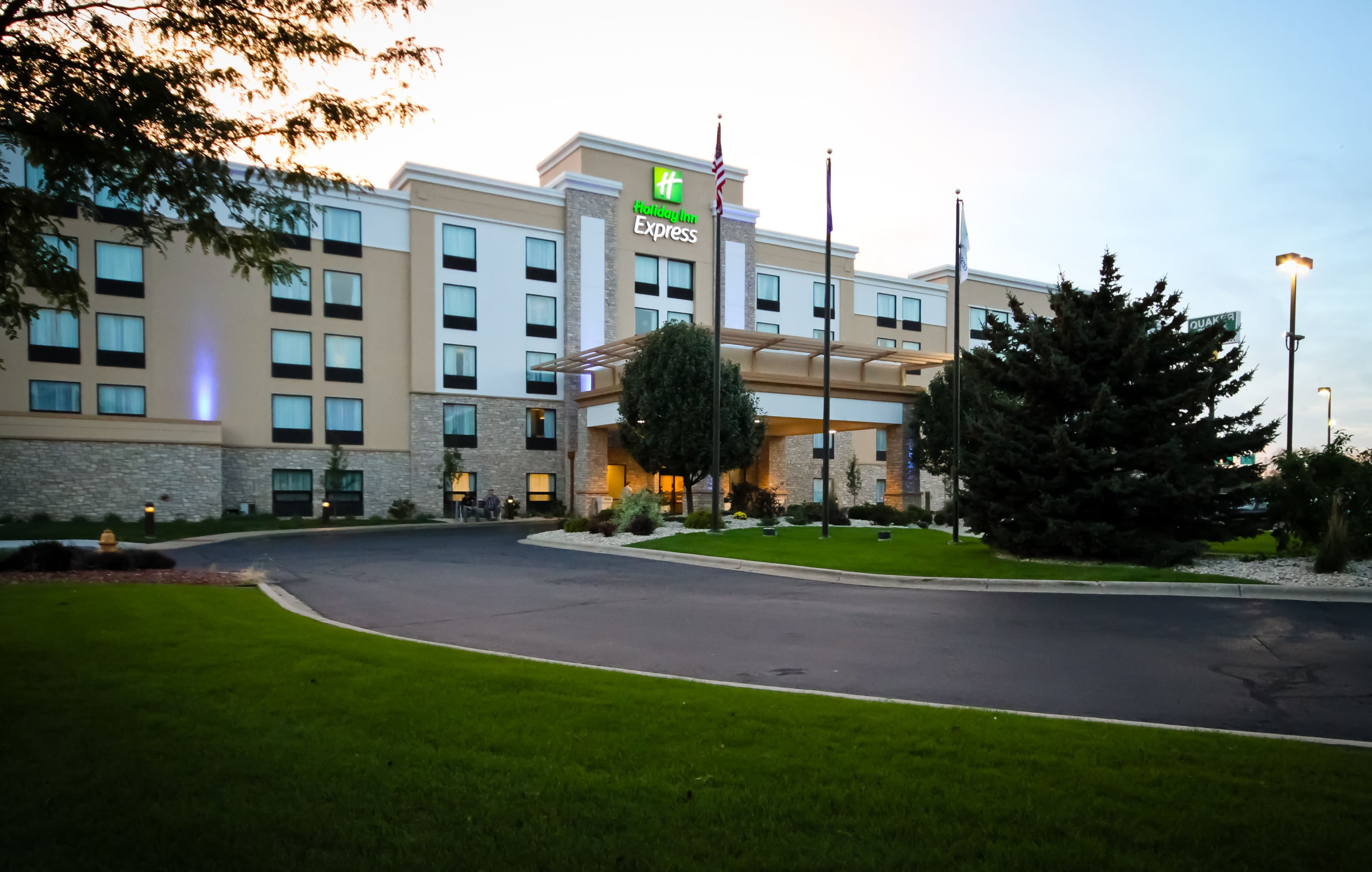Holiday Inn Express Janesville-I-90 & Us Hwy 14 - Image 1