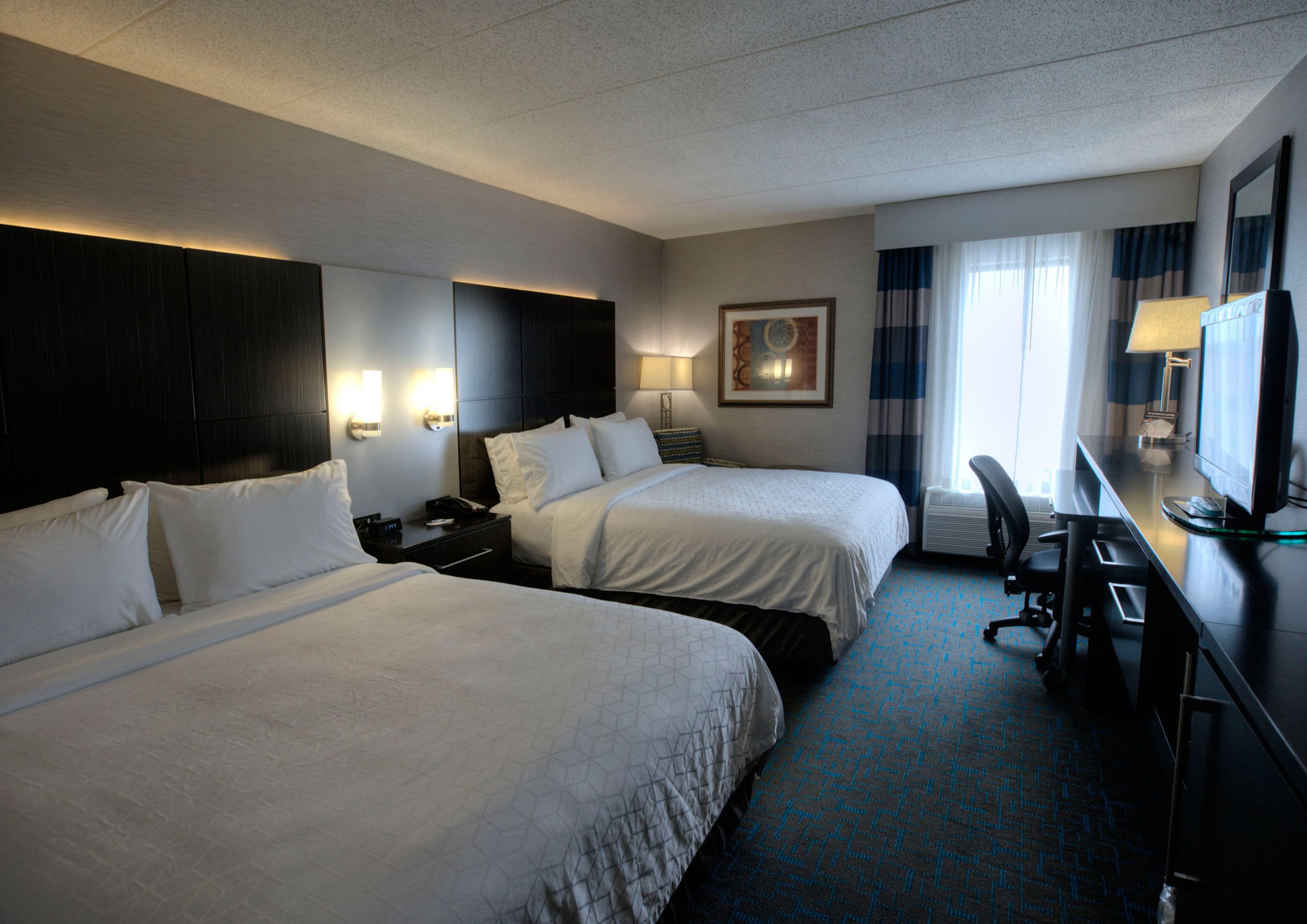Holiday Inn Express Janesville-I-90 & Us Hwy 14 — 16