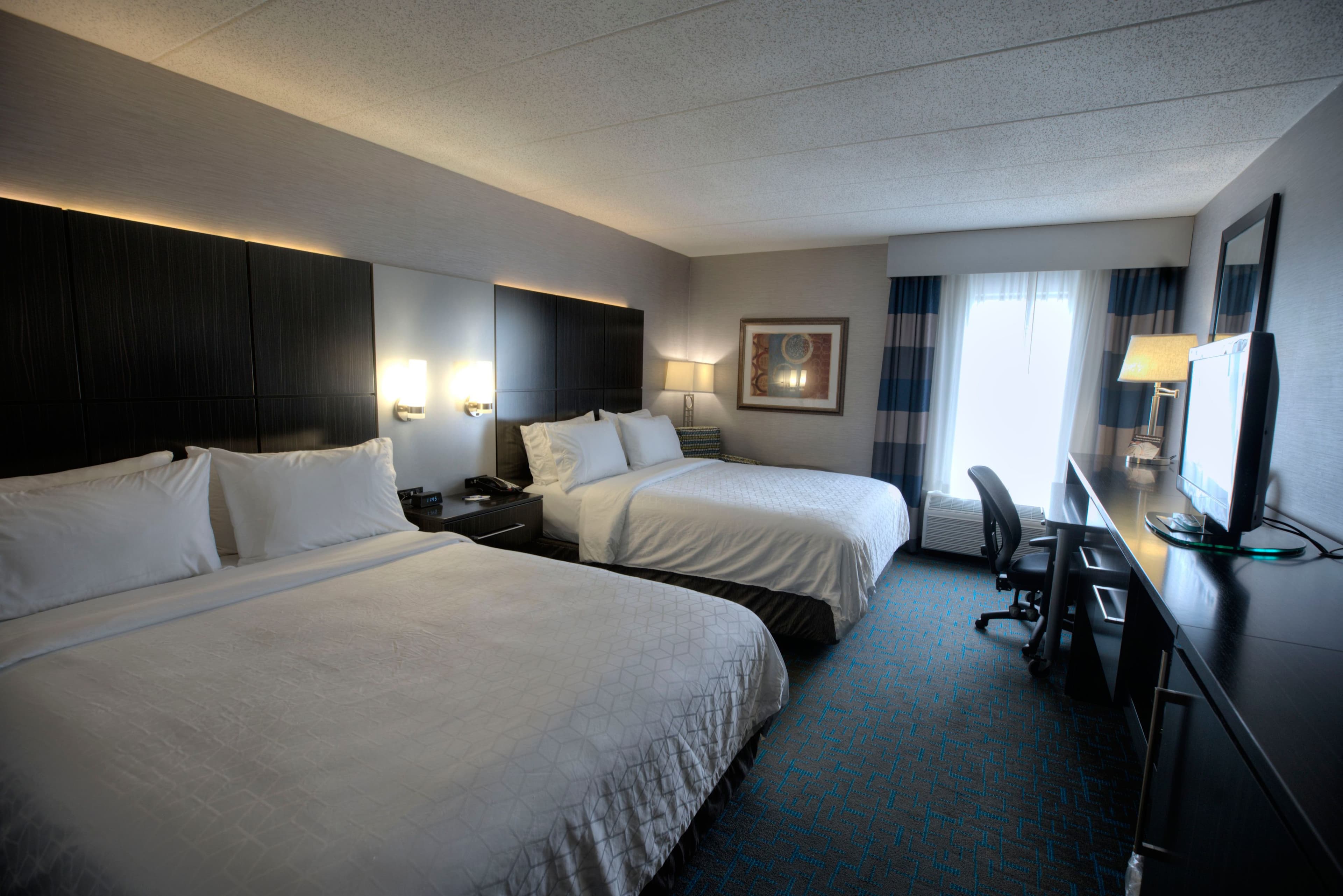Holiday Inn Express Janesville-I-90 & Us Hwy 14 — 18