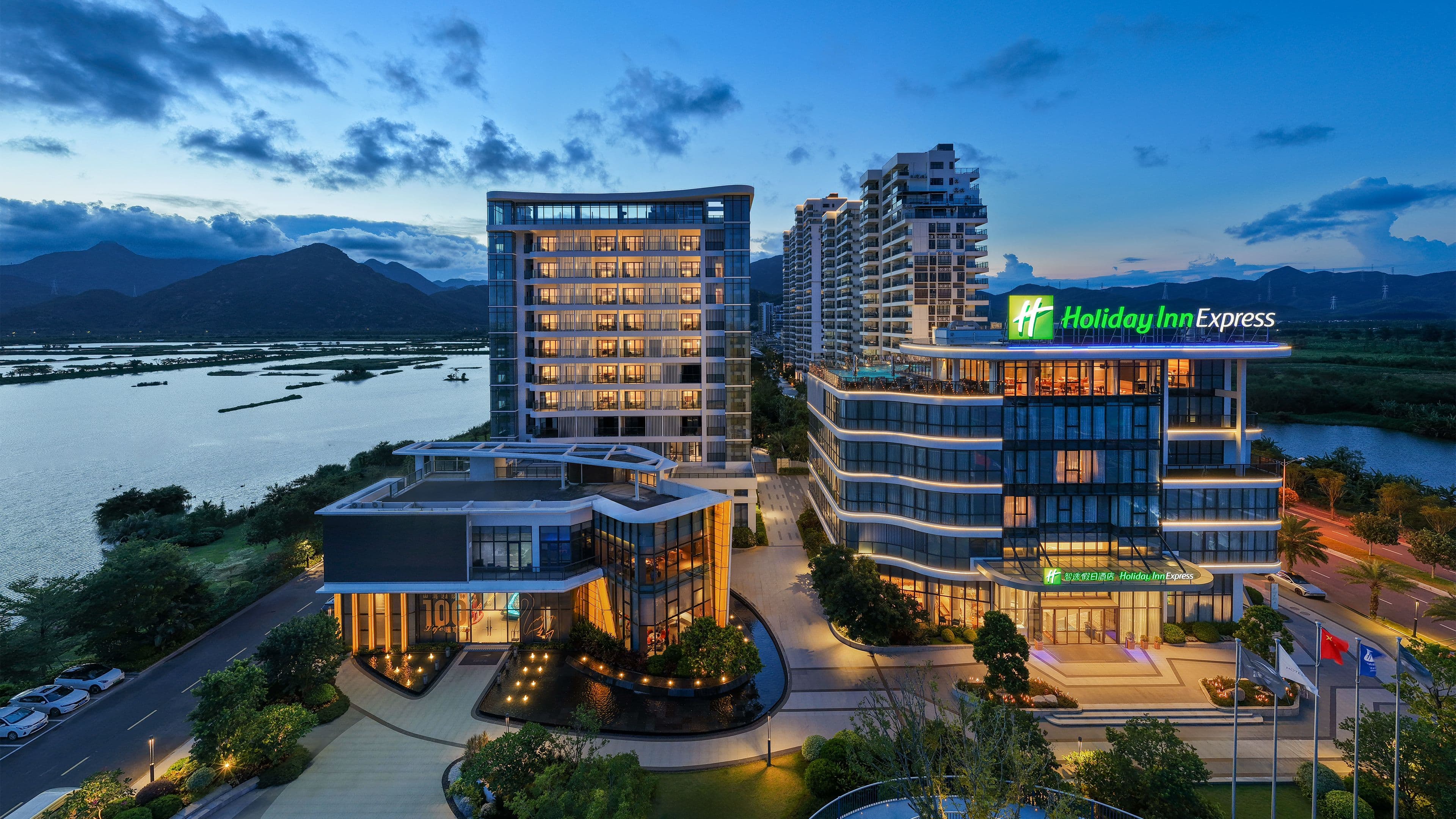 Holiday Inn Express Jiangmen Yinhu Bay - Image 1