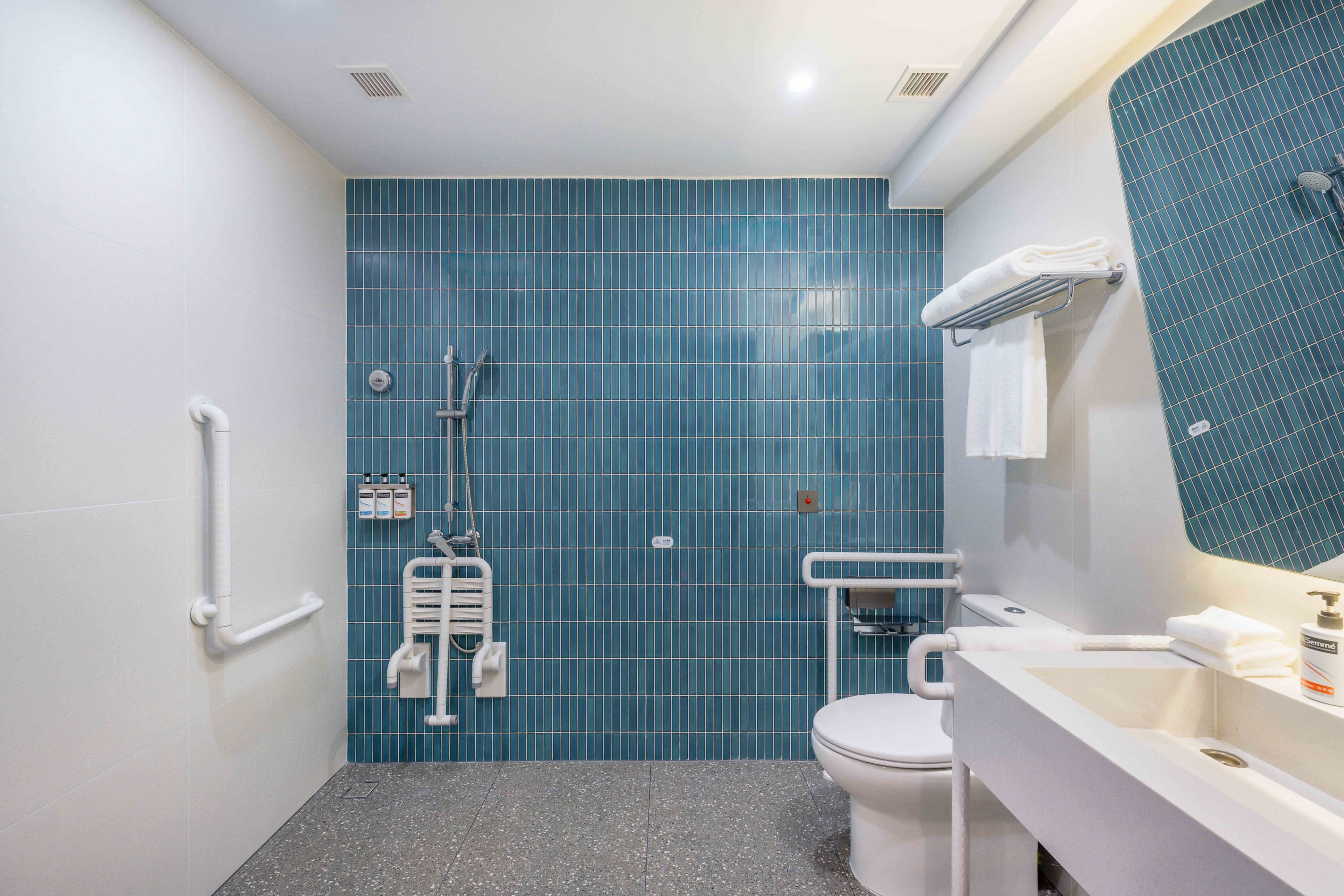 Holiday Inn Express Jiangmen East Station — 18