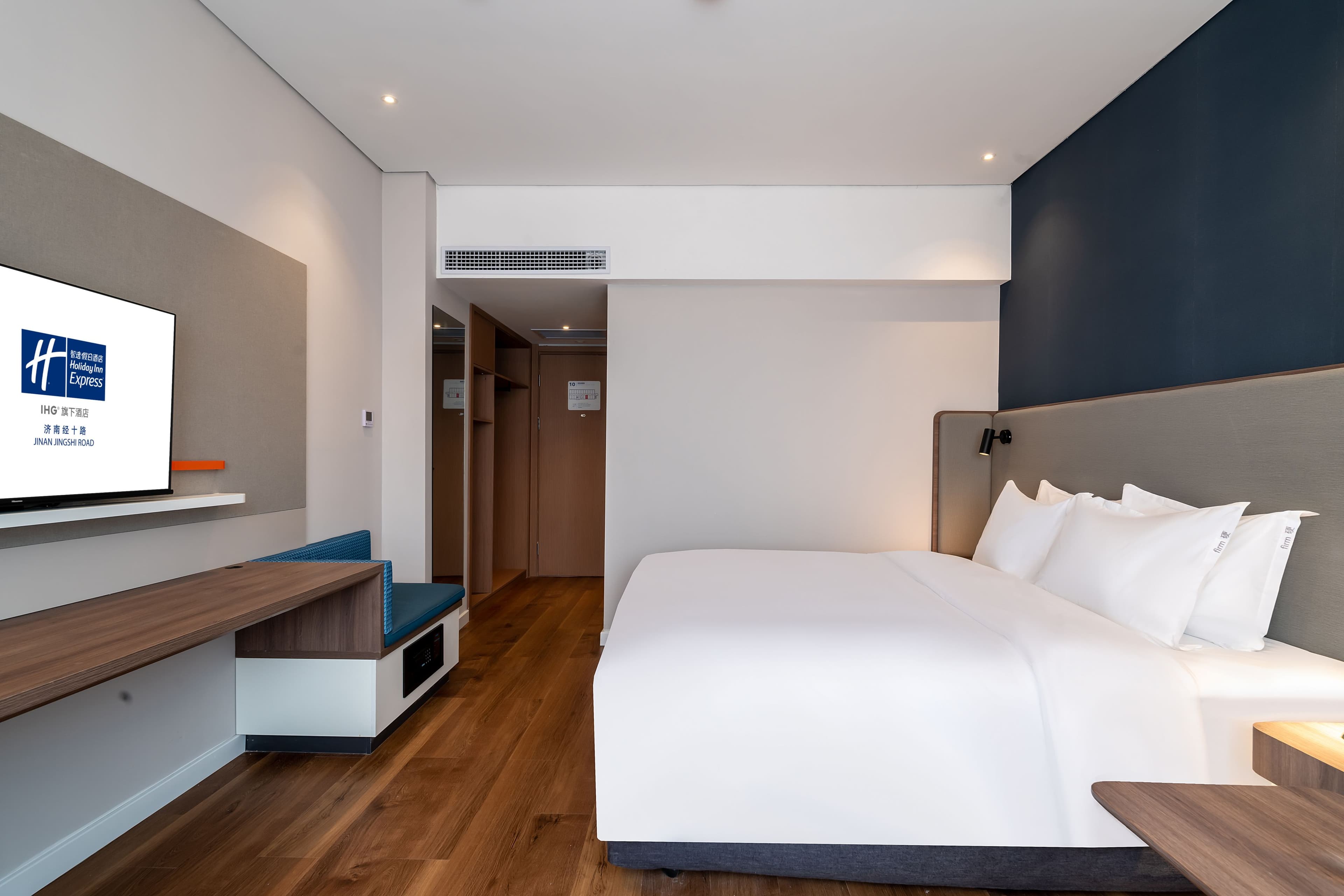 Holiday Inn Express Jinan Qianfo Mountain — 6