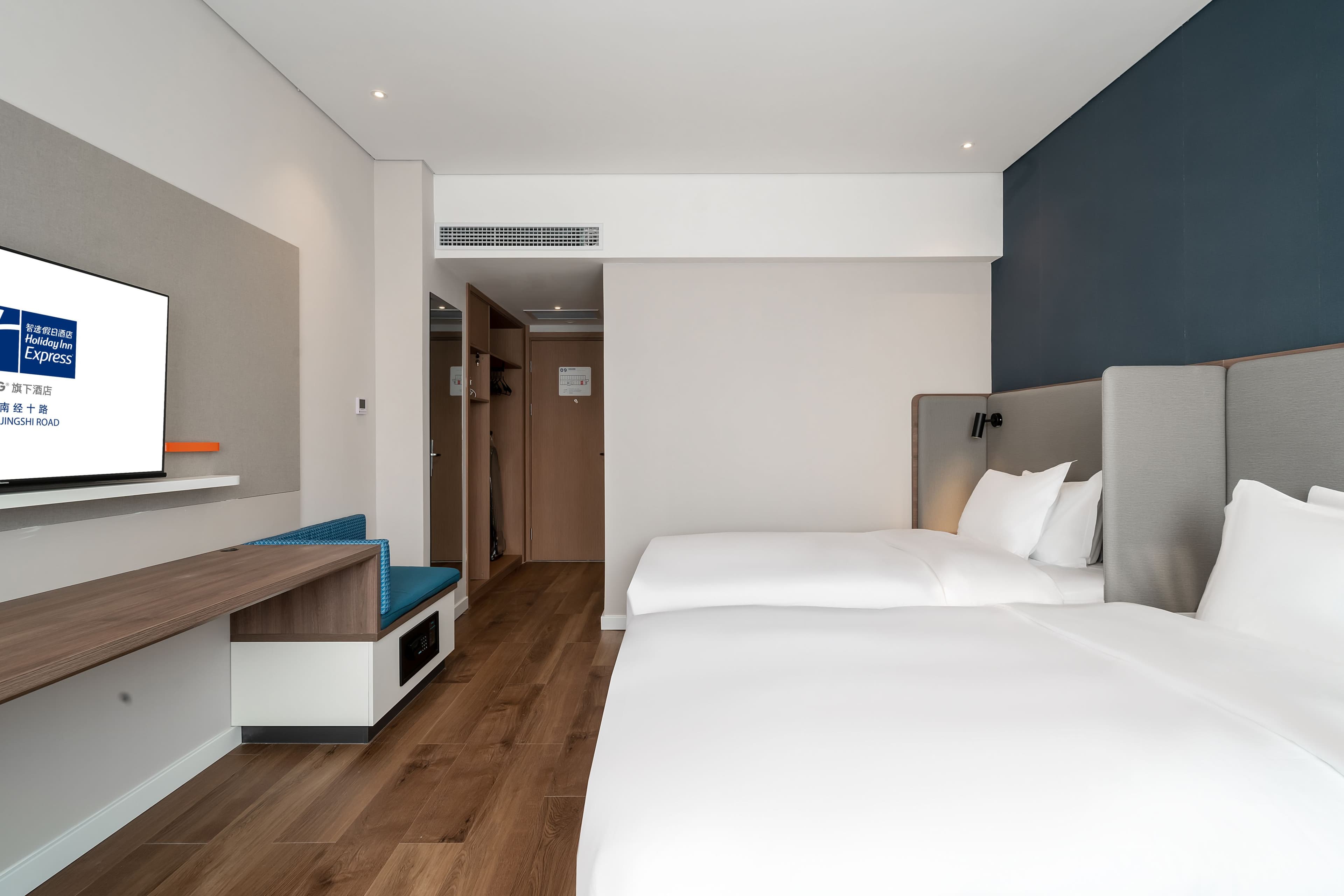 Holiday Inn Express Jinan Qianfo Mountain — 8
