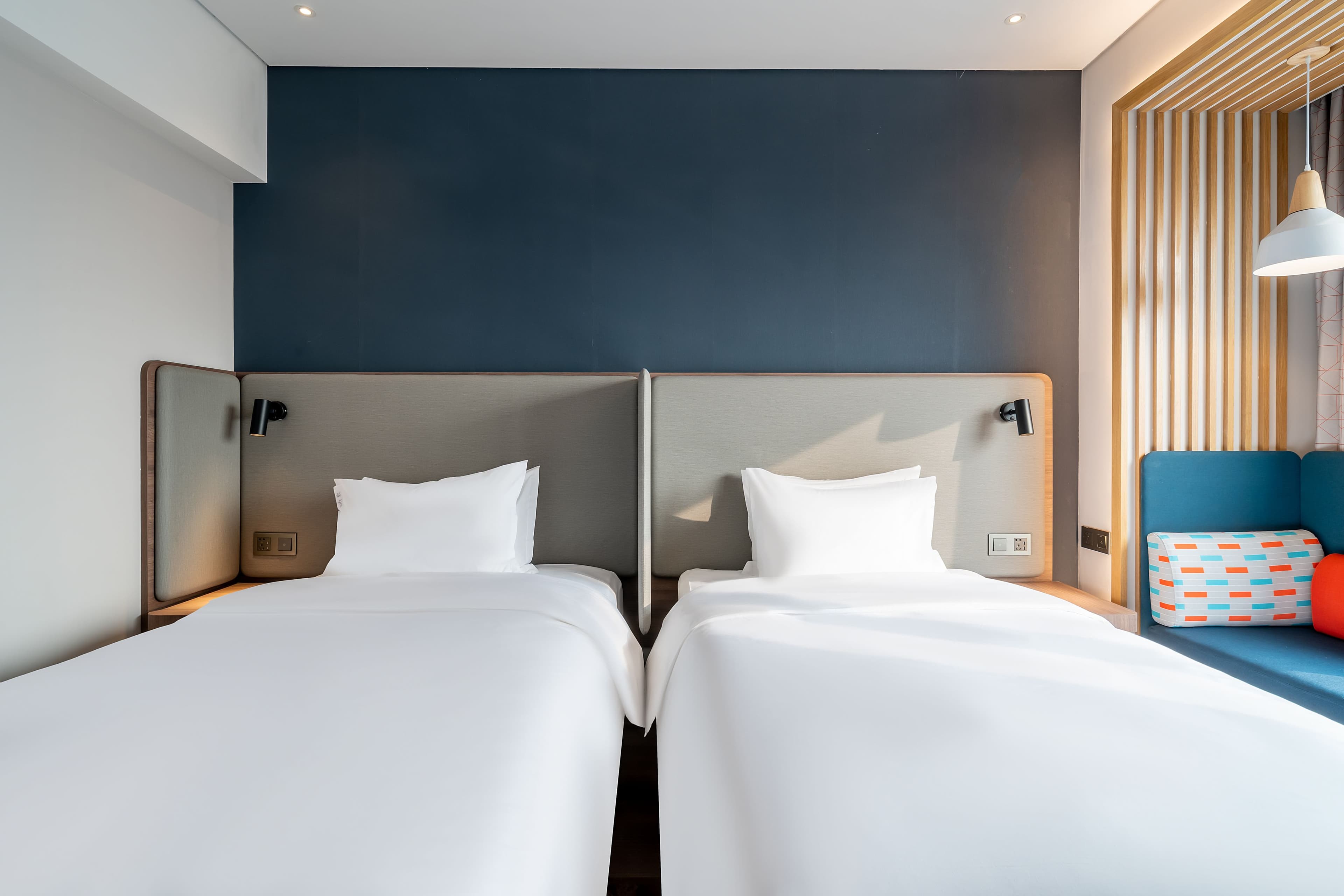 Holiday Inn Express Jinan Qianfo Mountain — 12