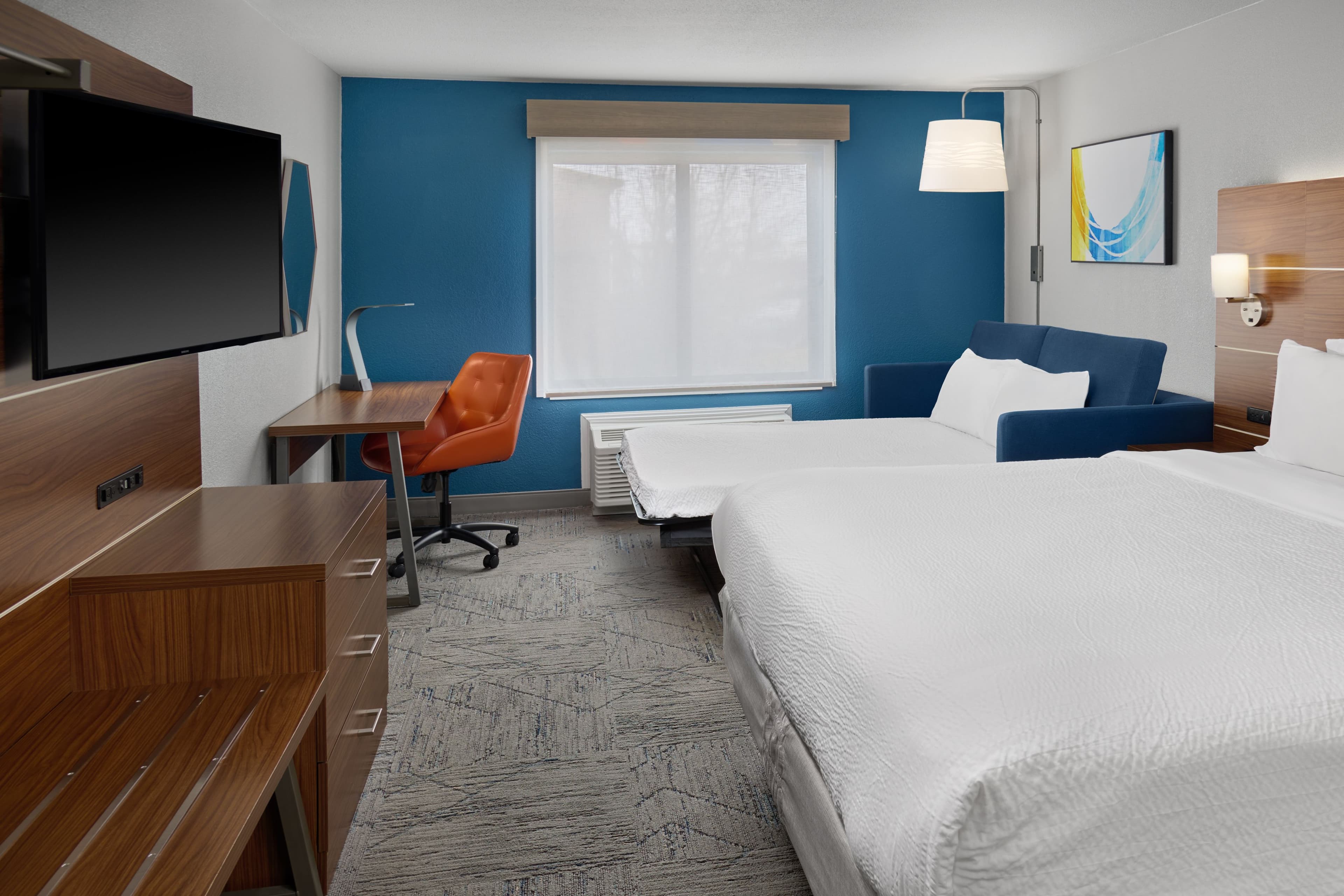 Holiday Inn Express Kansas City - at the Legends — 13