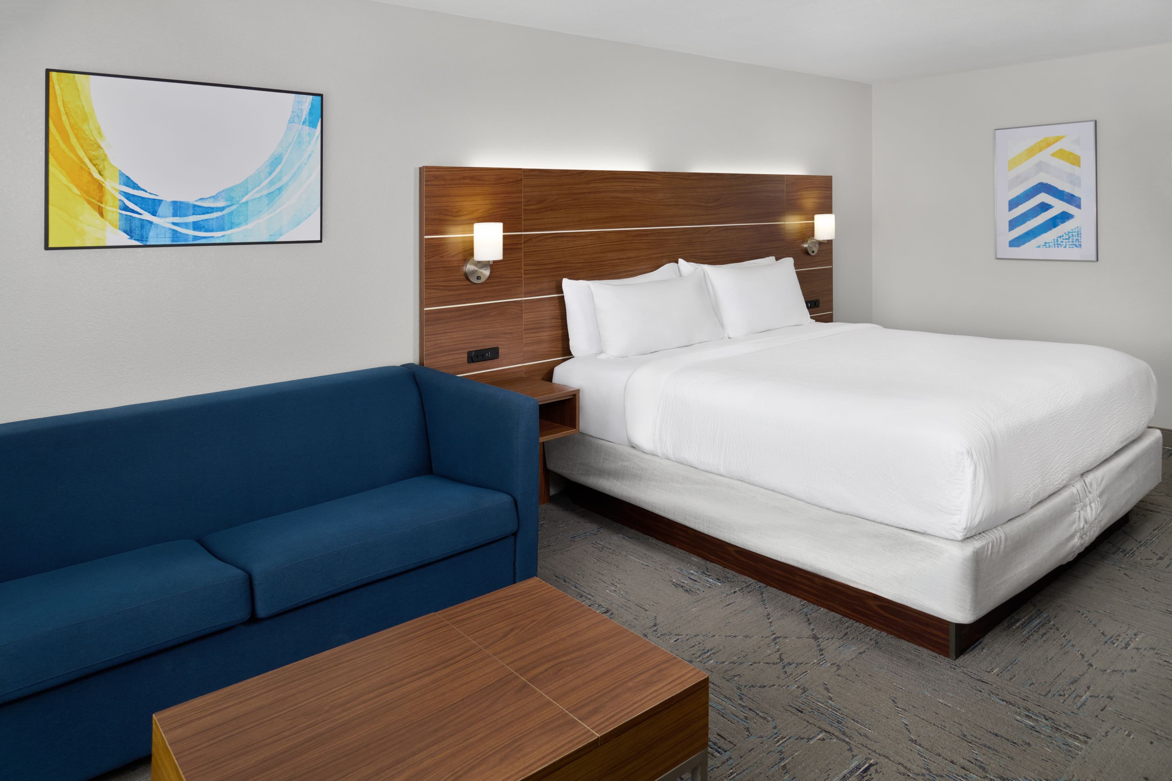 Holiday Inn Express Kansas City - at the Legends — 14