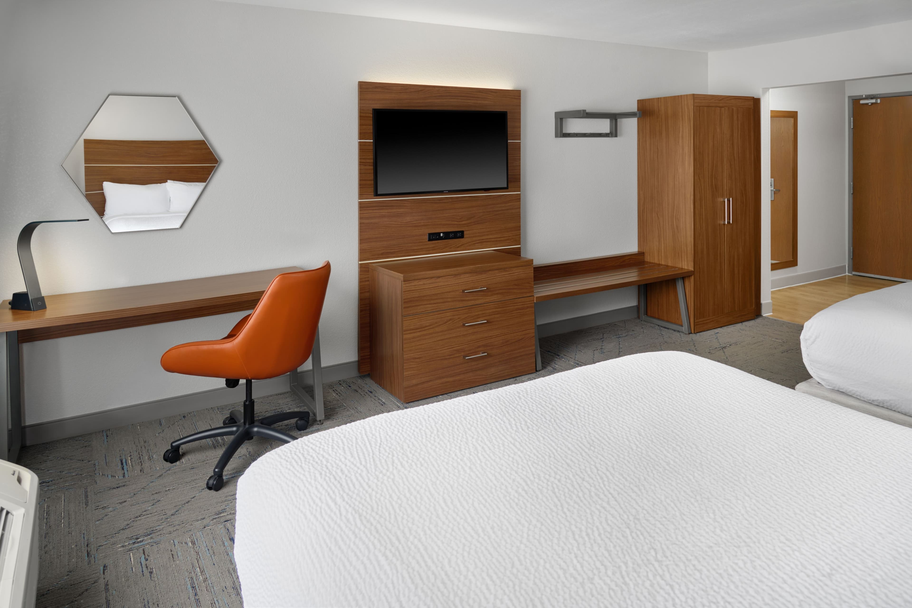 Holiday Inn Express Kansas City - at the Legends — 31