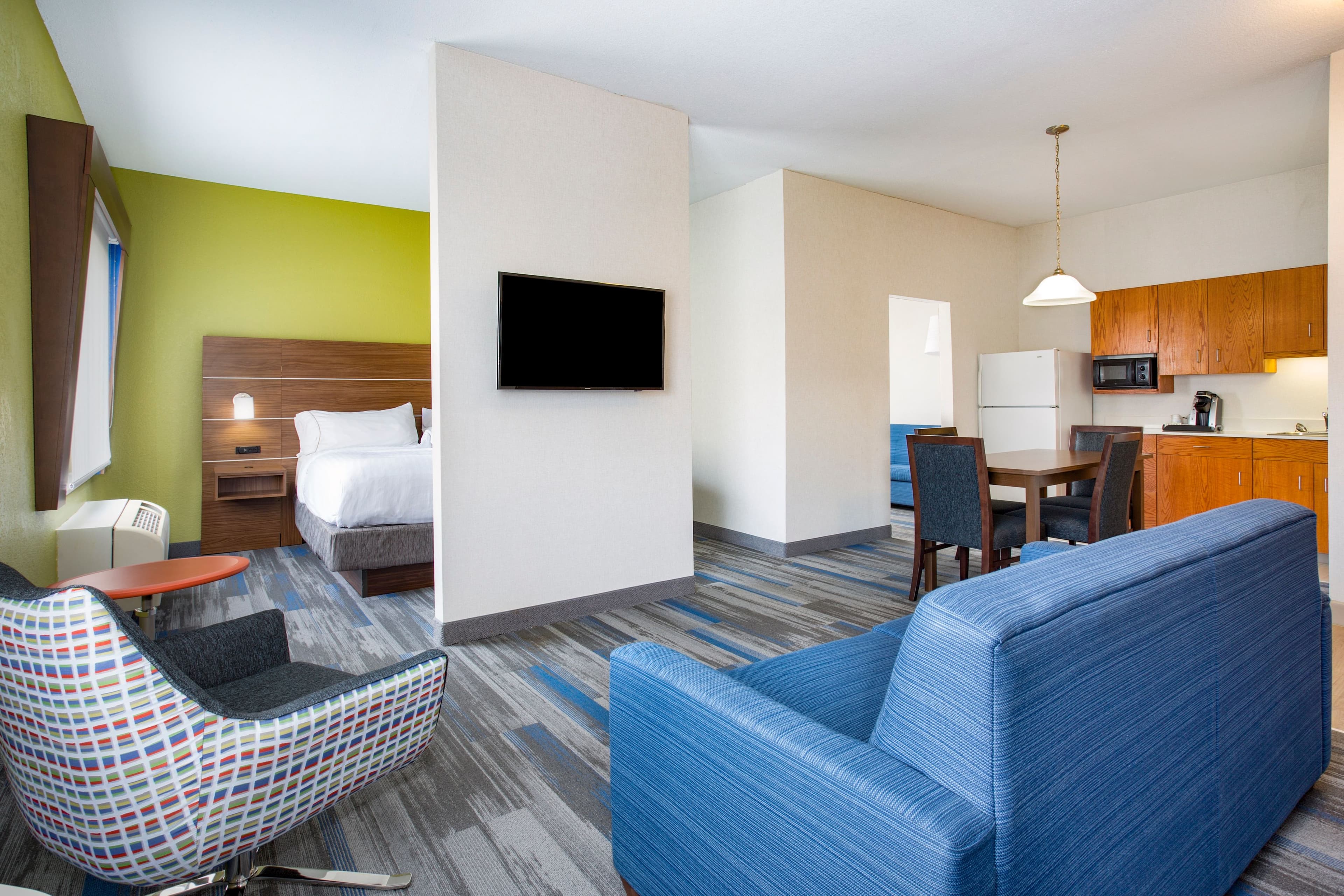 Holiday Inn Express Kansas City - at the Legends — 53