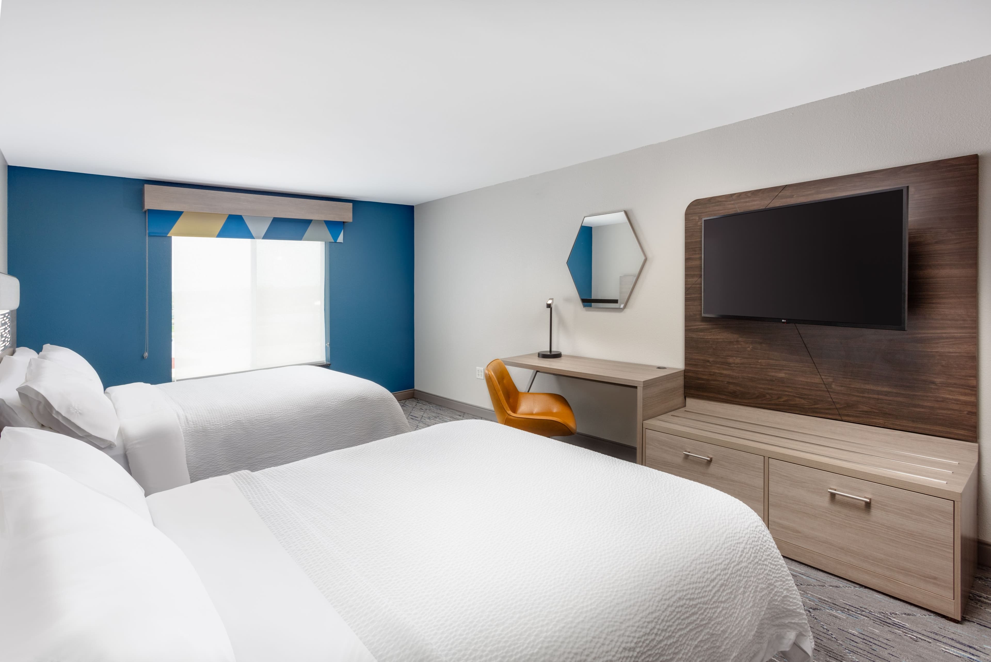 Holiday Inn Express Kearney — 8