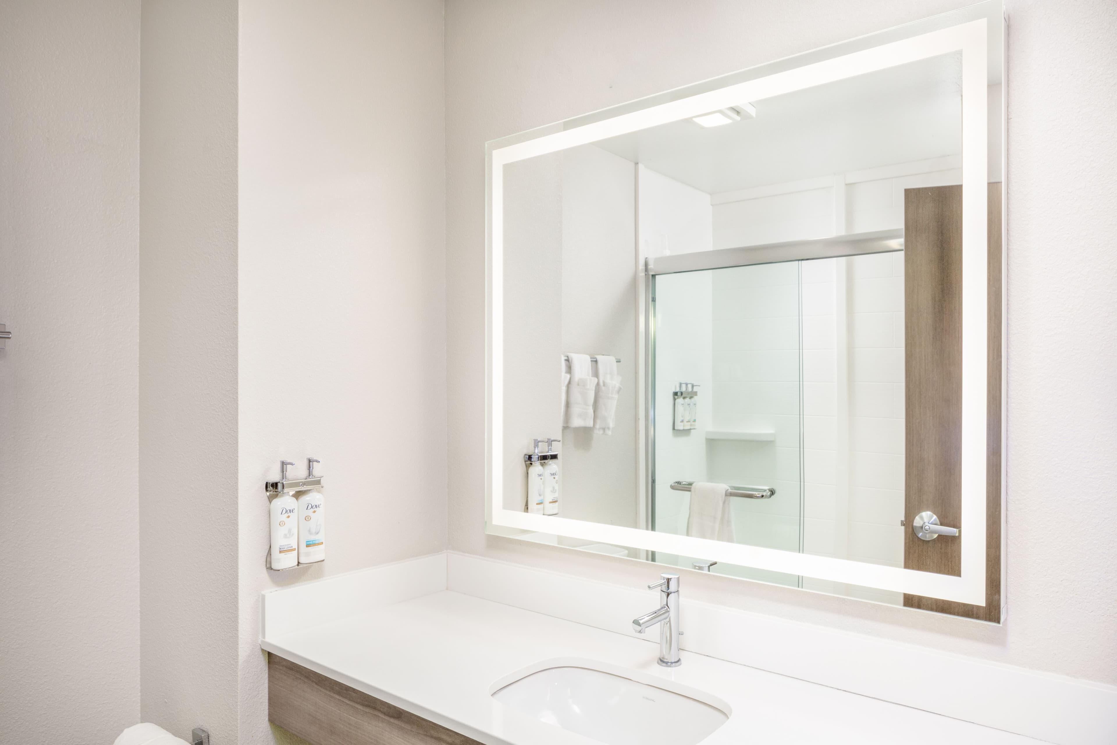 Holiday Inn Express Kearney — 6