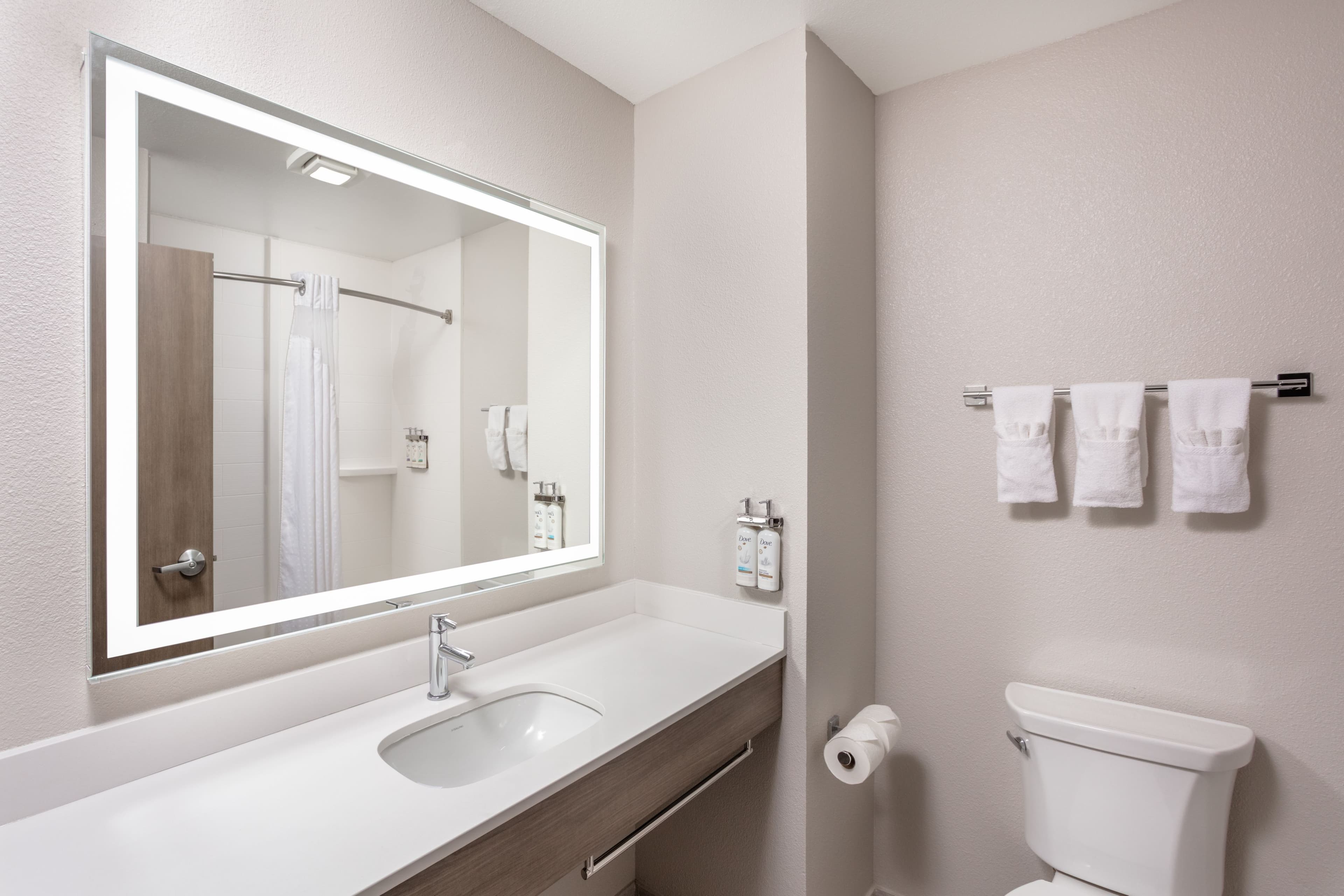 Holiday Inn Express Kearney — 10