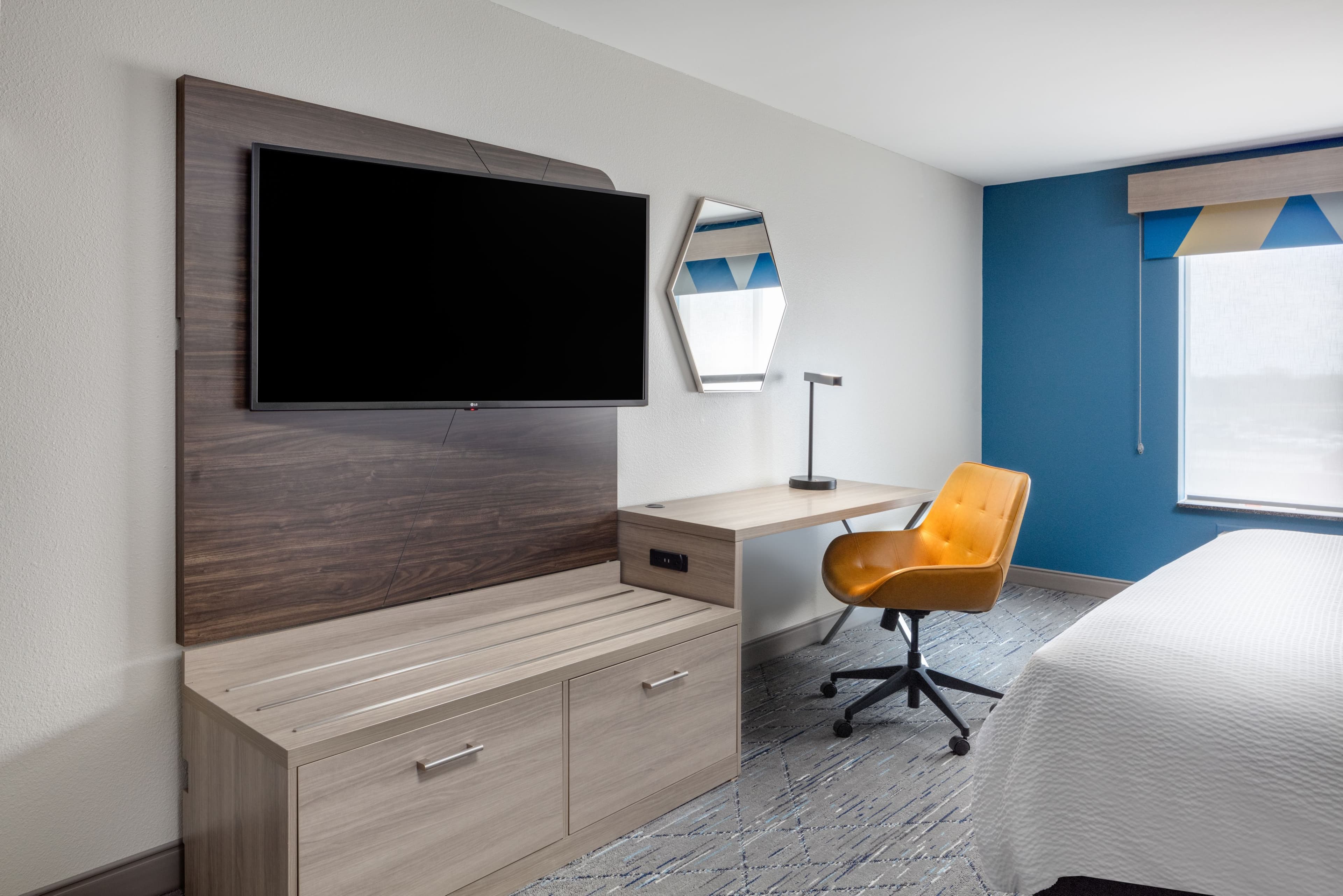 Holiday Inn Express Kearney — 5