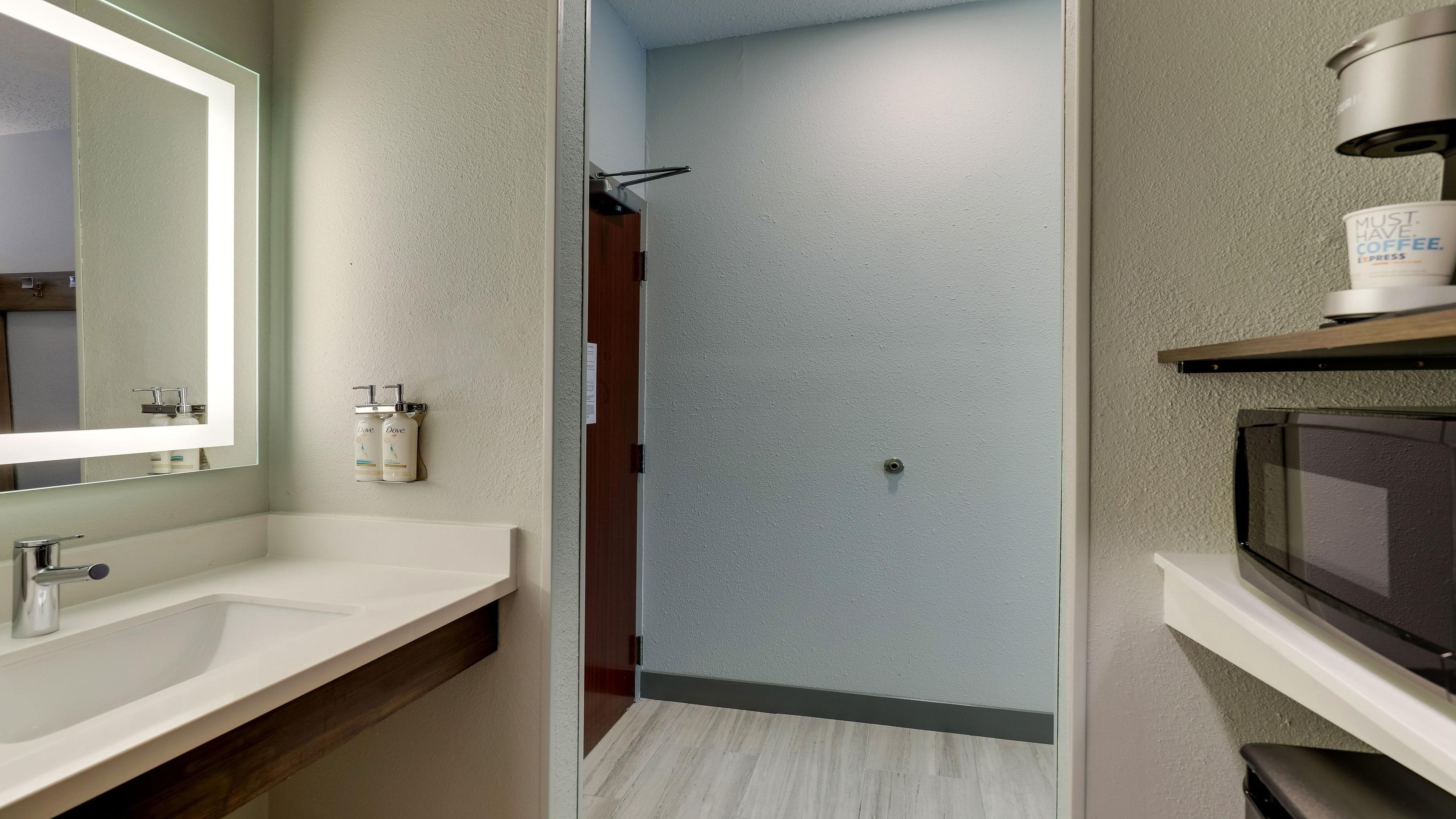 Holiday Inn Express Kenner - New Orleans Airport — 20