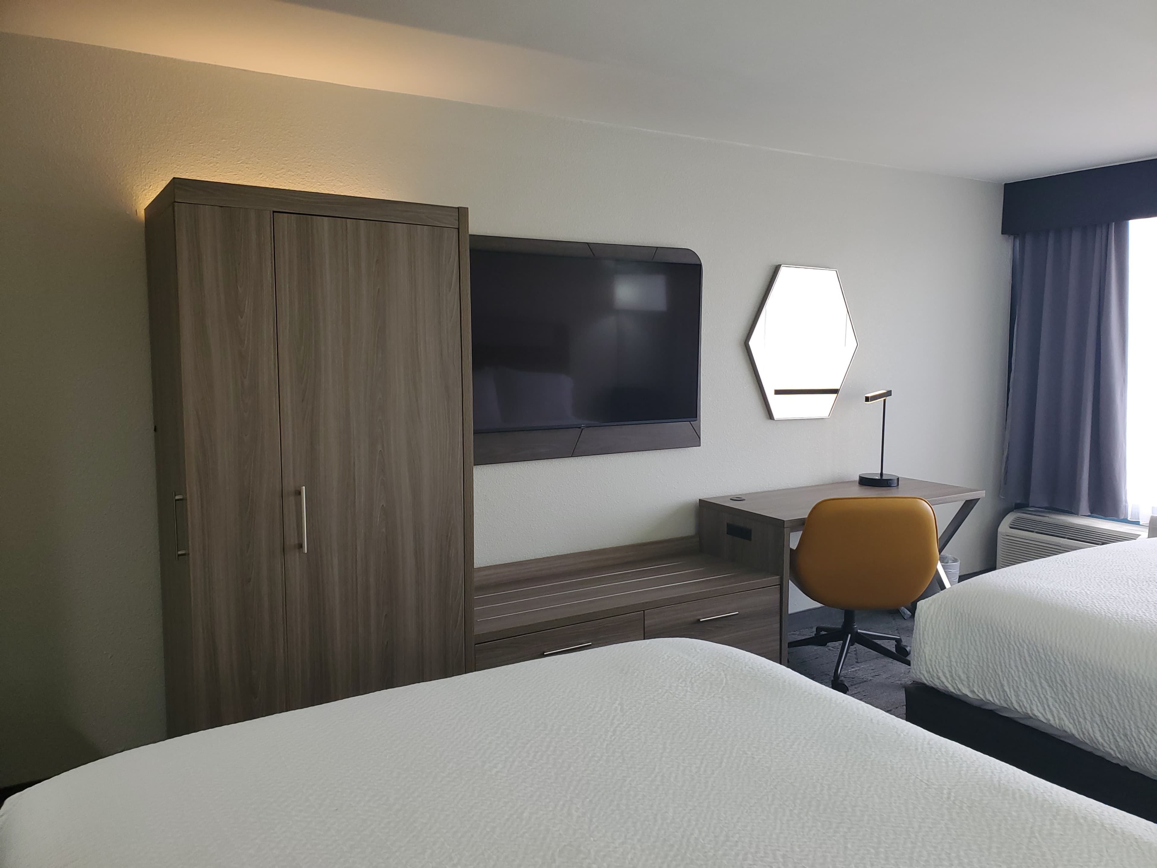 Holiday Inn Express Atlanta-Kennesaw — 56