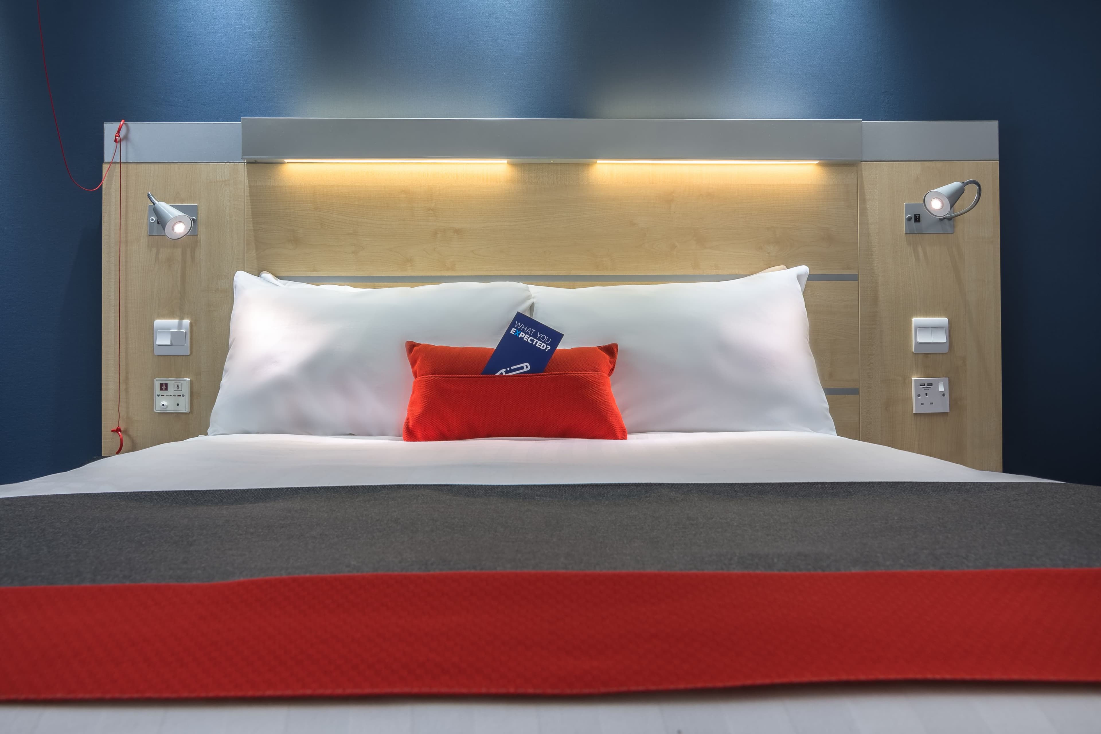 Holiday Inn Express Kettering — 12