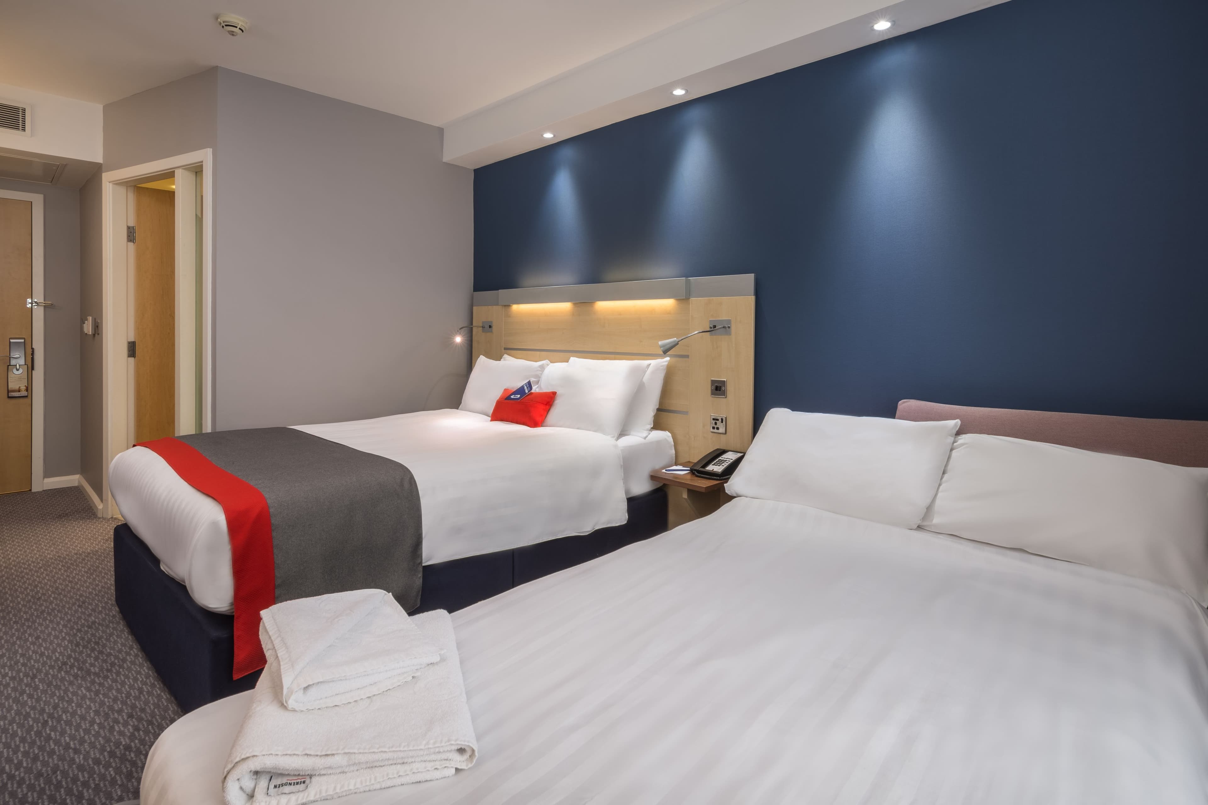 Holiday Inn Express Kettering — 10