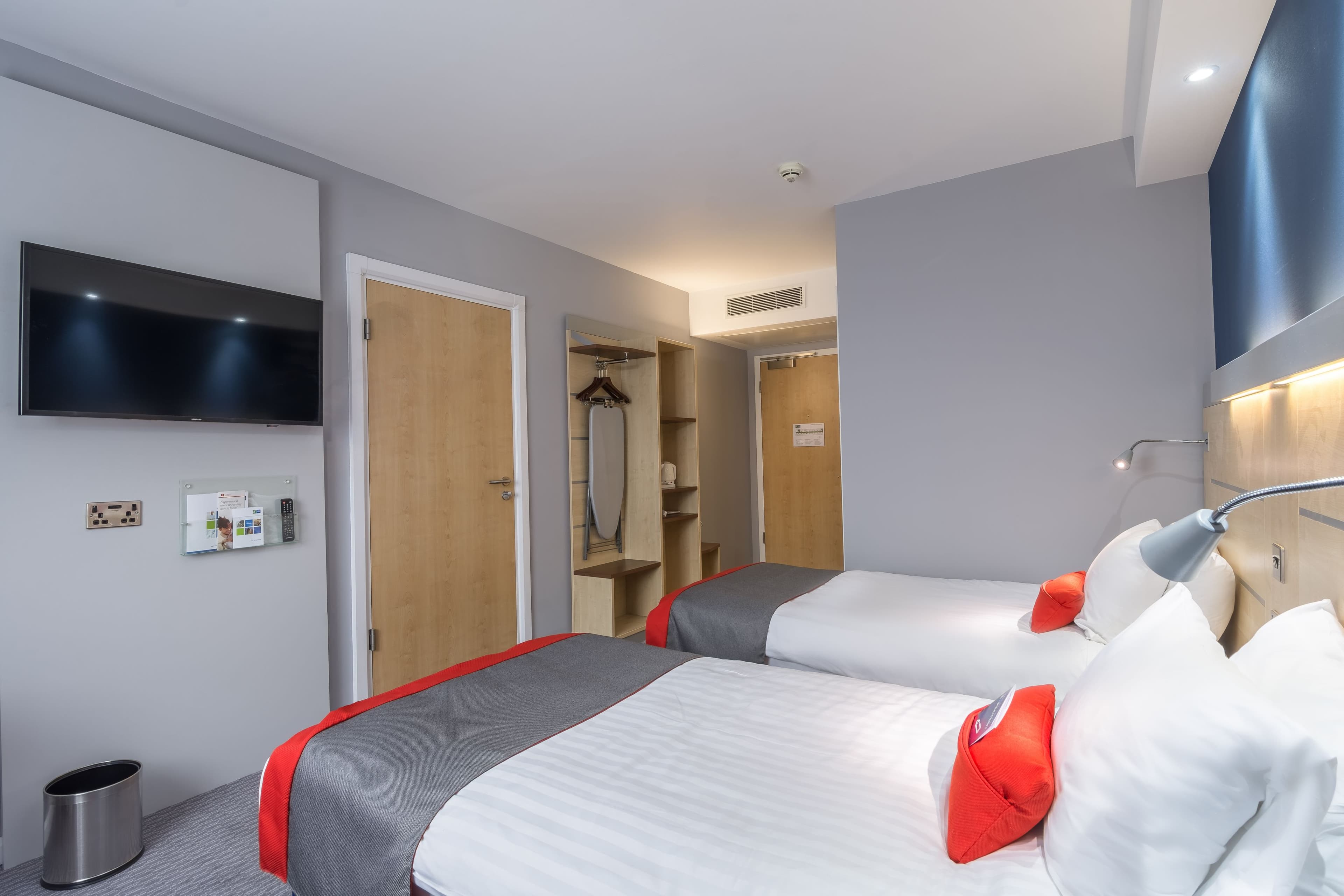 Holiday Inn Express Kettering — 41