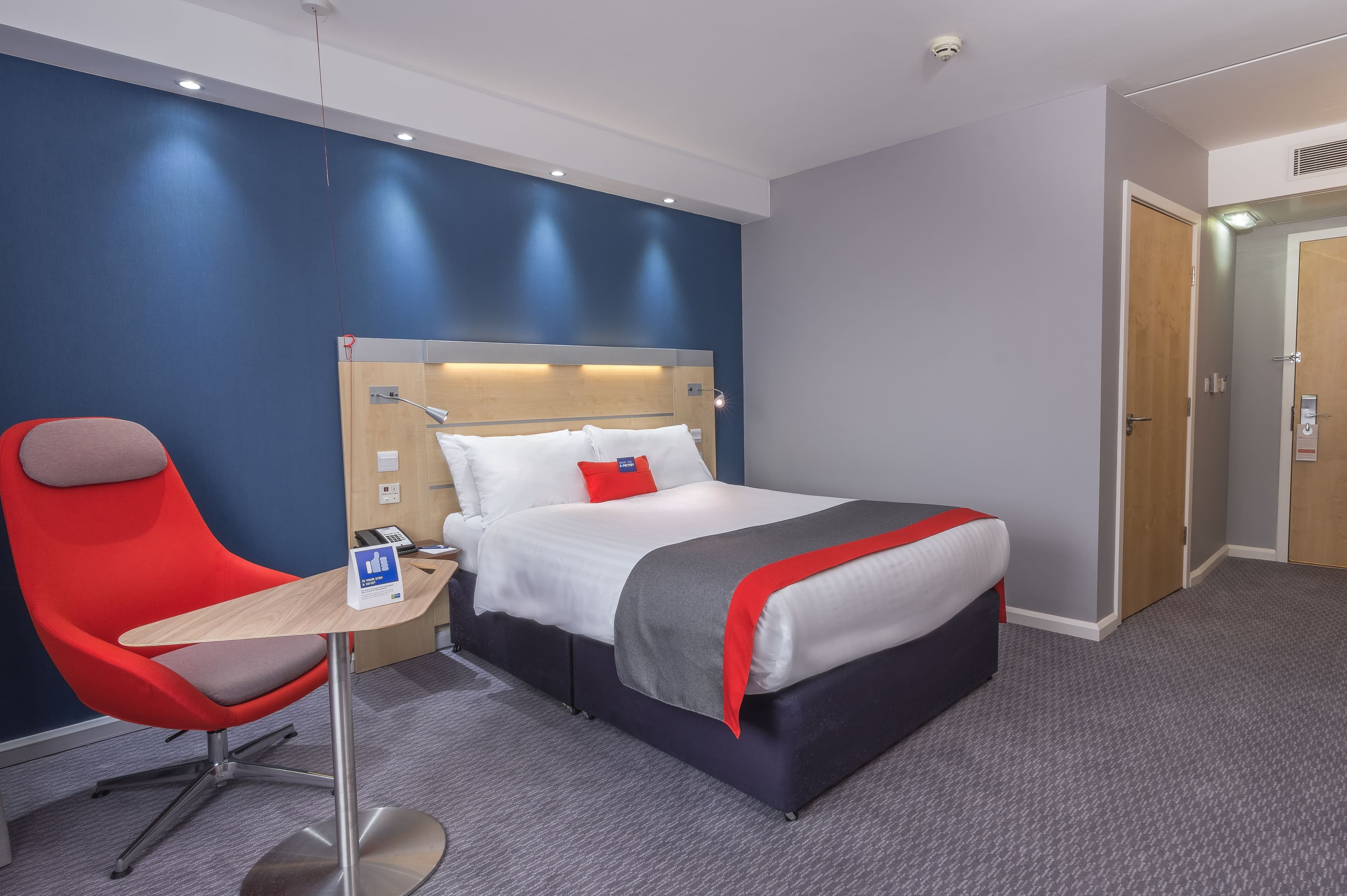 Holiday Inn Express Kettering — 18