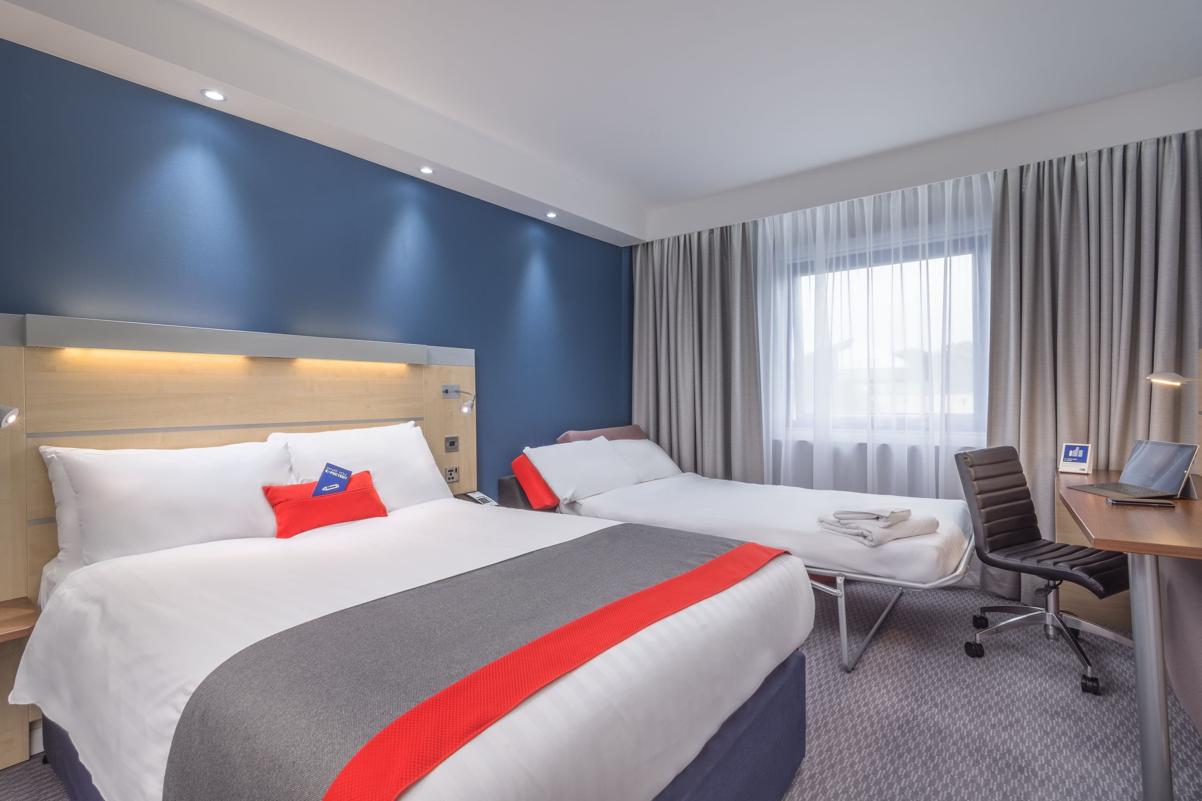 Holiday Inn Express Kettering — 7