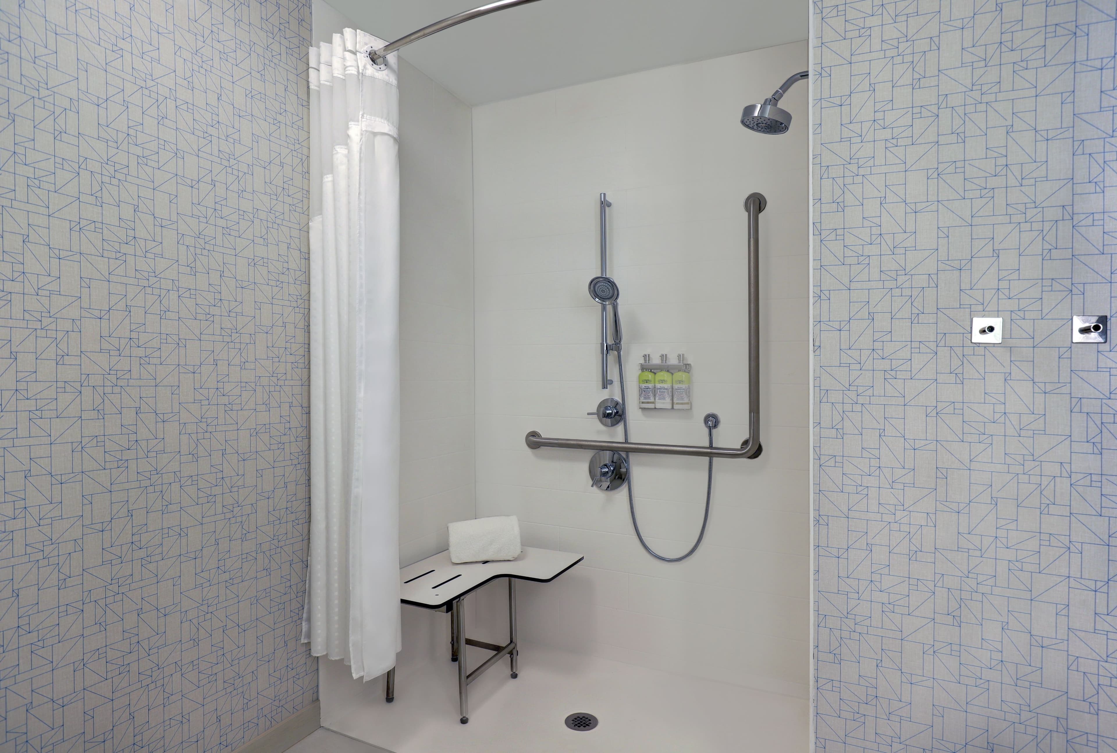 Holiday Inn Express Kingston West — 8