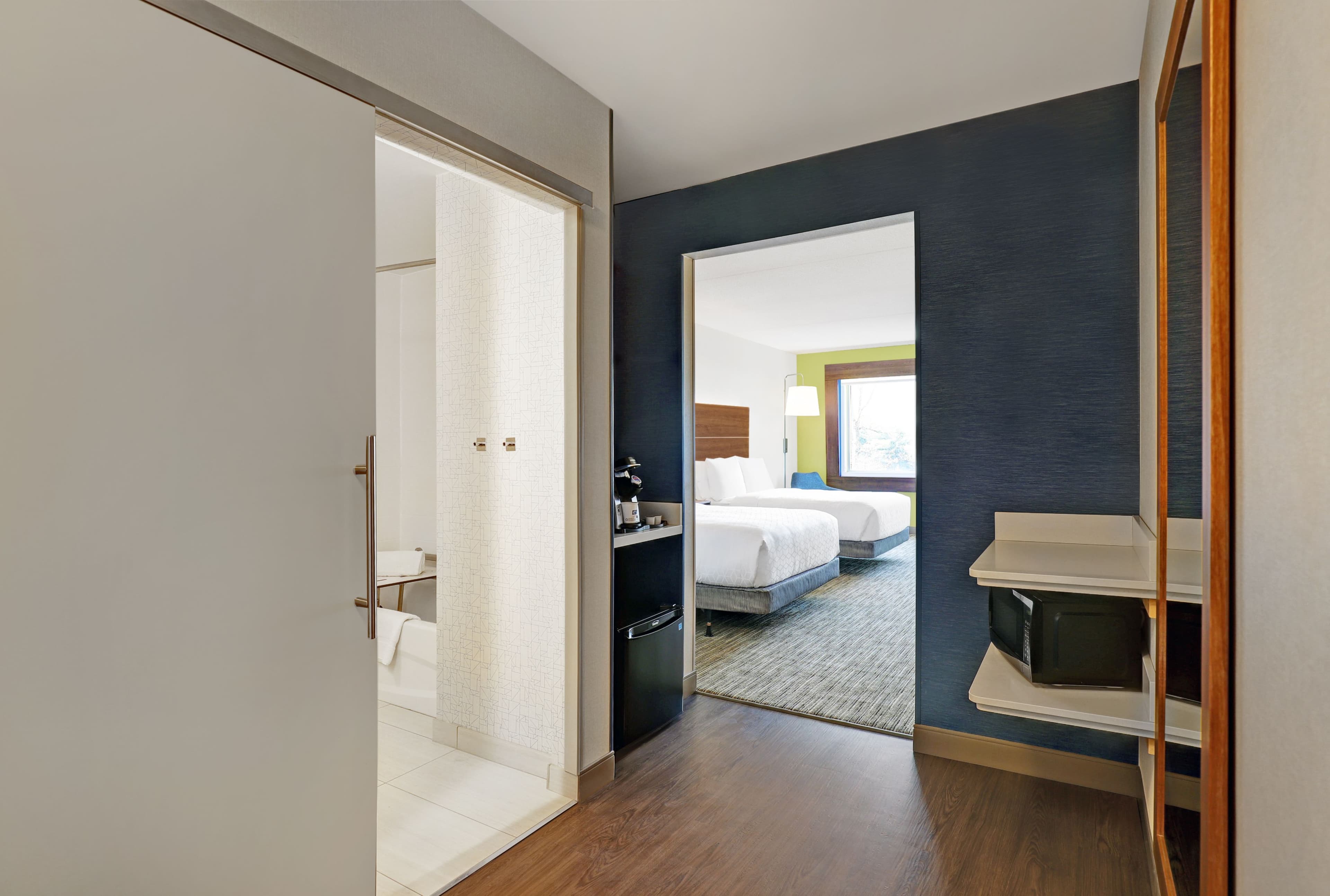 Holiday Inn Express Kingston West — 16