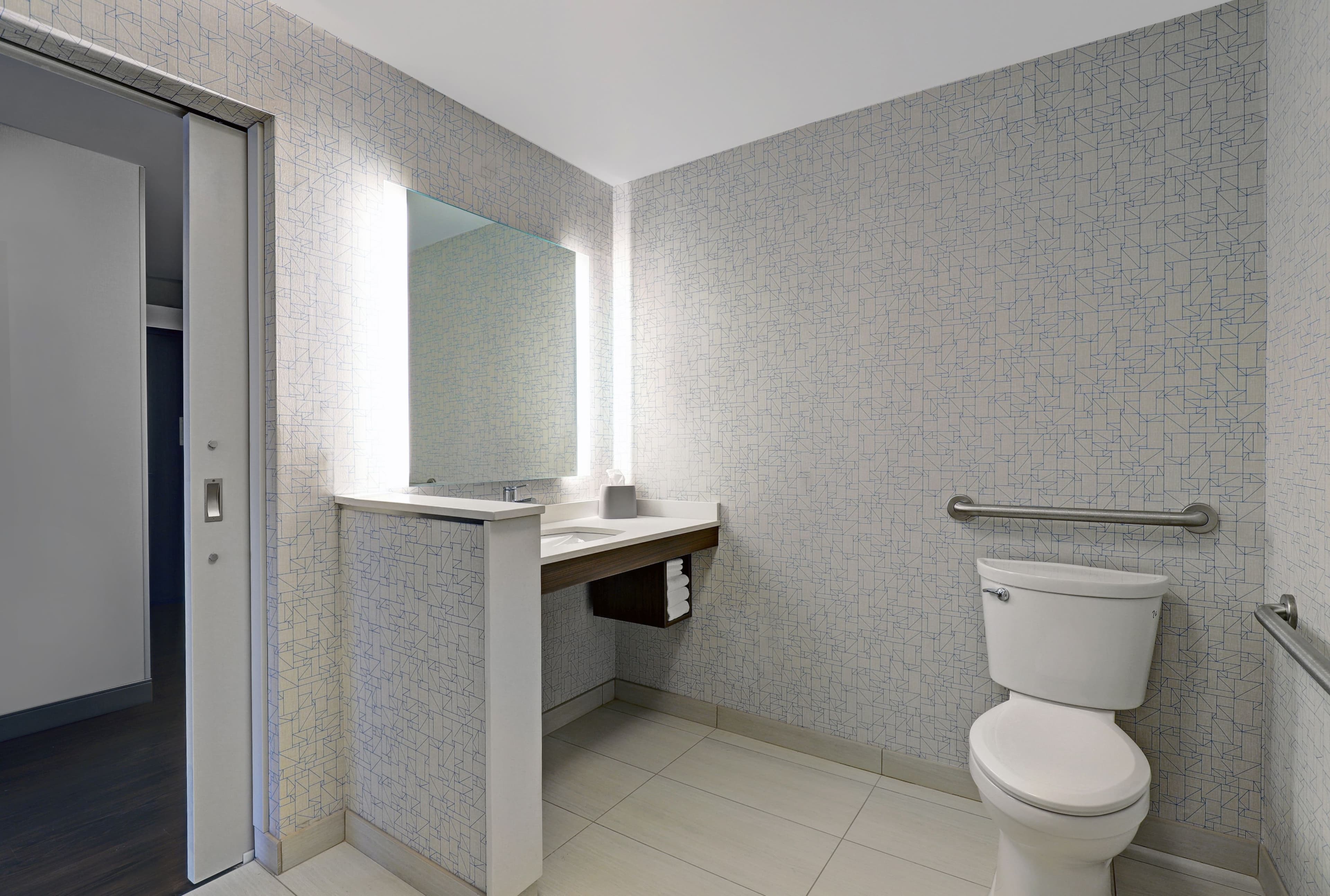 Holiday Inn Express Kingston West — 10