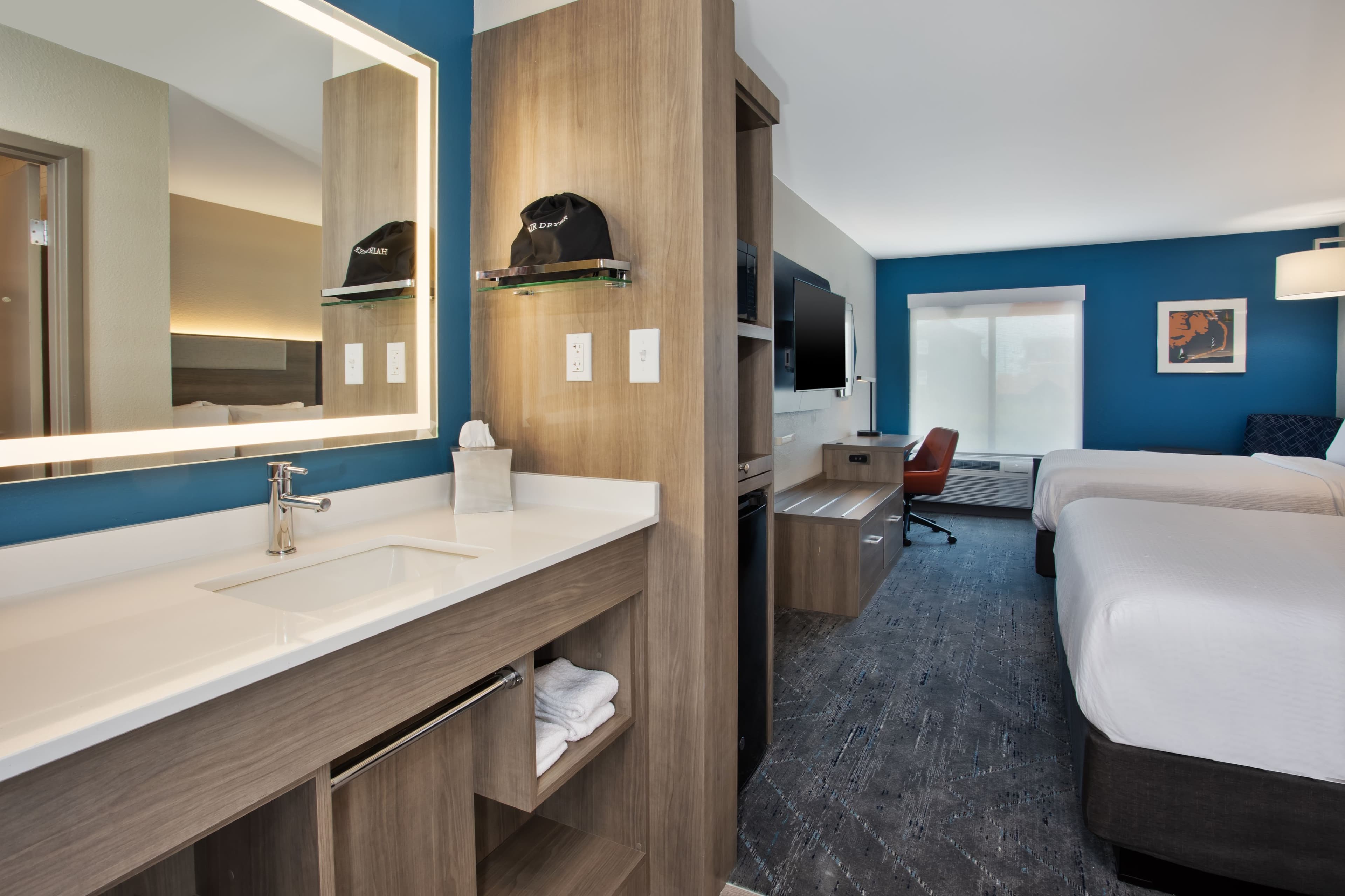 Holiday Inn Express Kitty Hawk – Outer Banks — 28