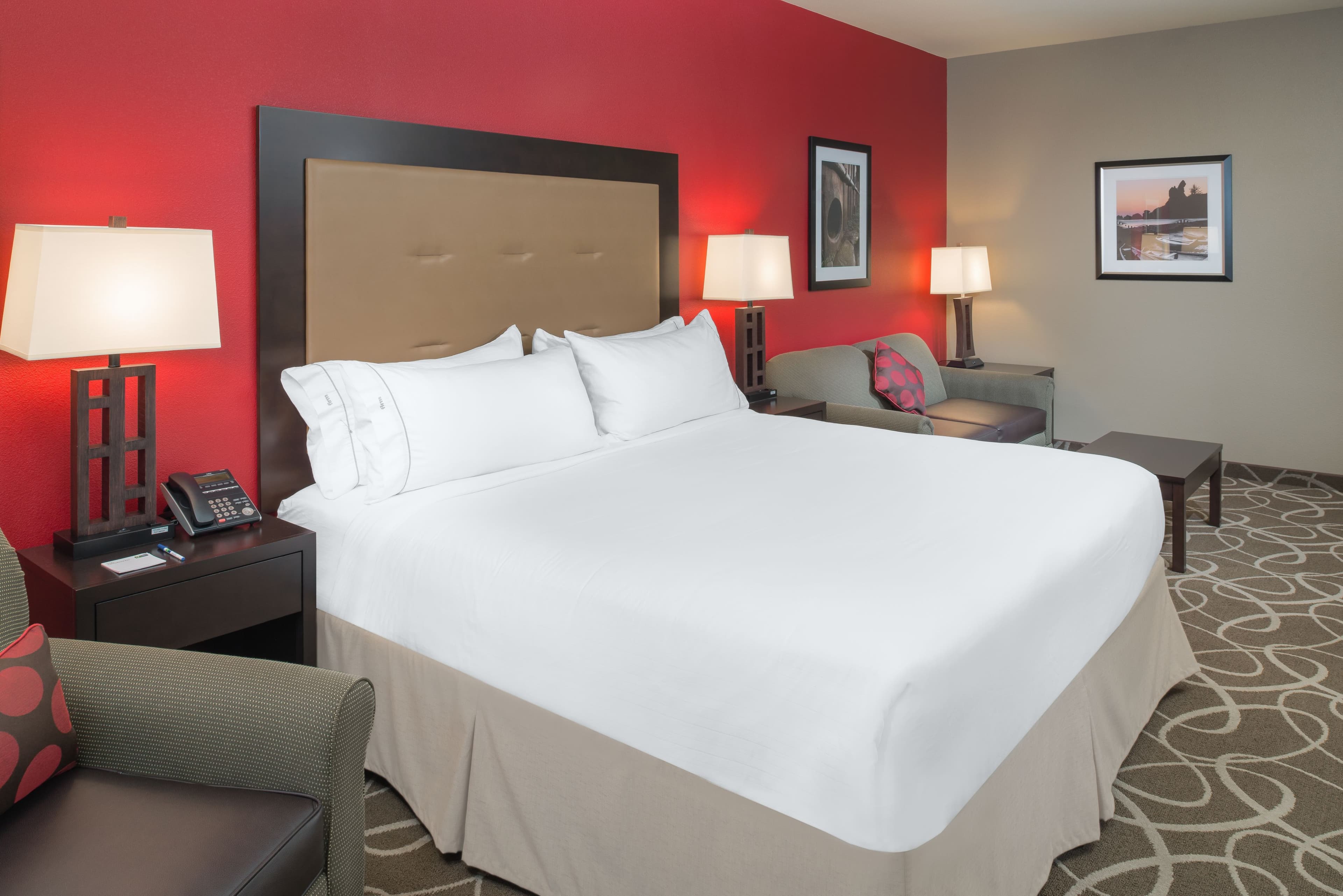 Holiday Inn Express Klamath - Redwood Ntl Pk Area - Image 2