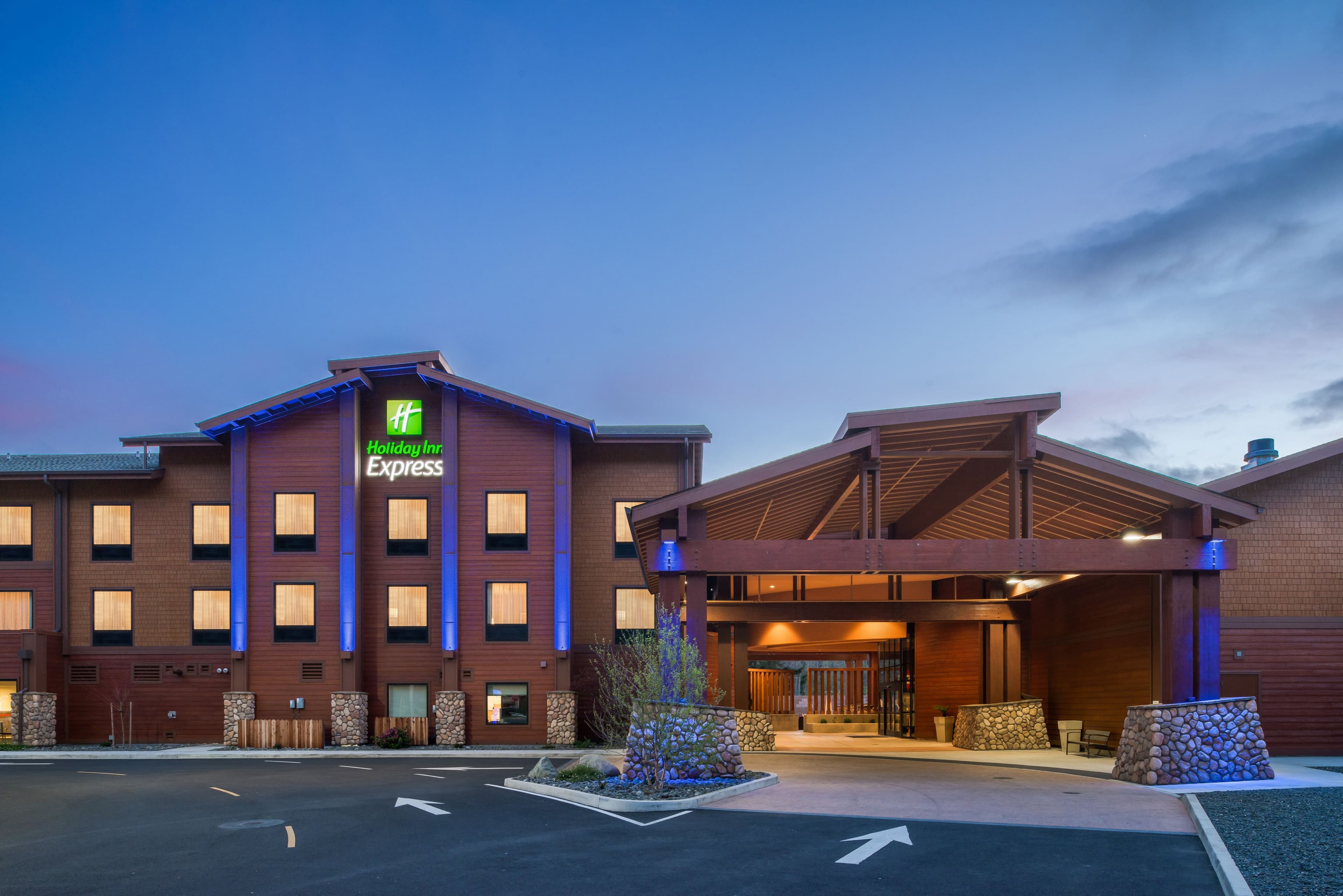 Holiday Inn Express Klamath - Redwood Ntl Pk Area - Image 1