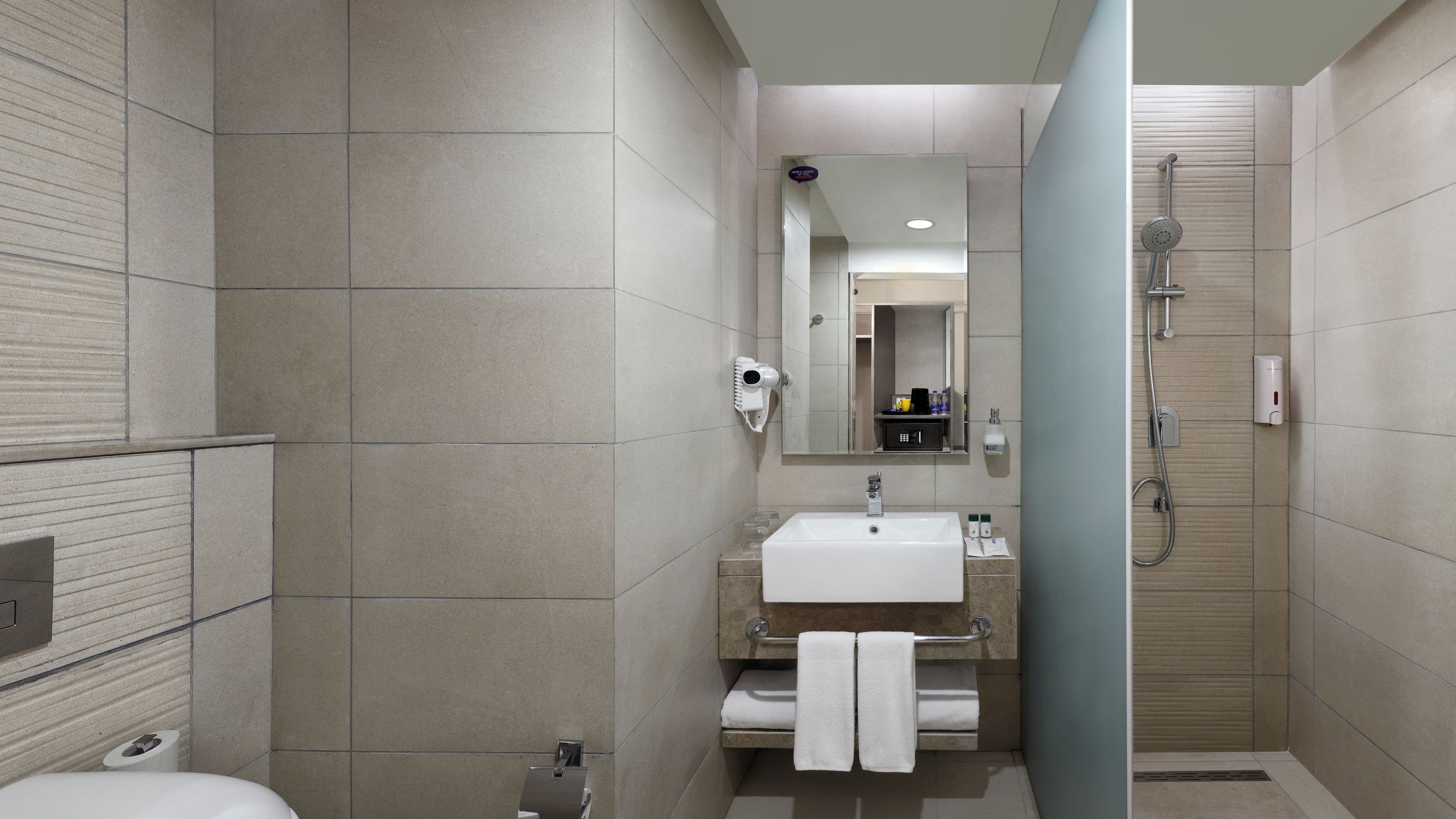 Holiday Inn Express Kolkata Airport — 5