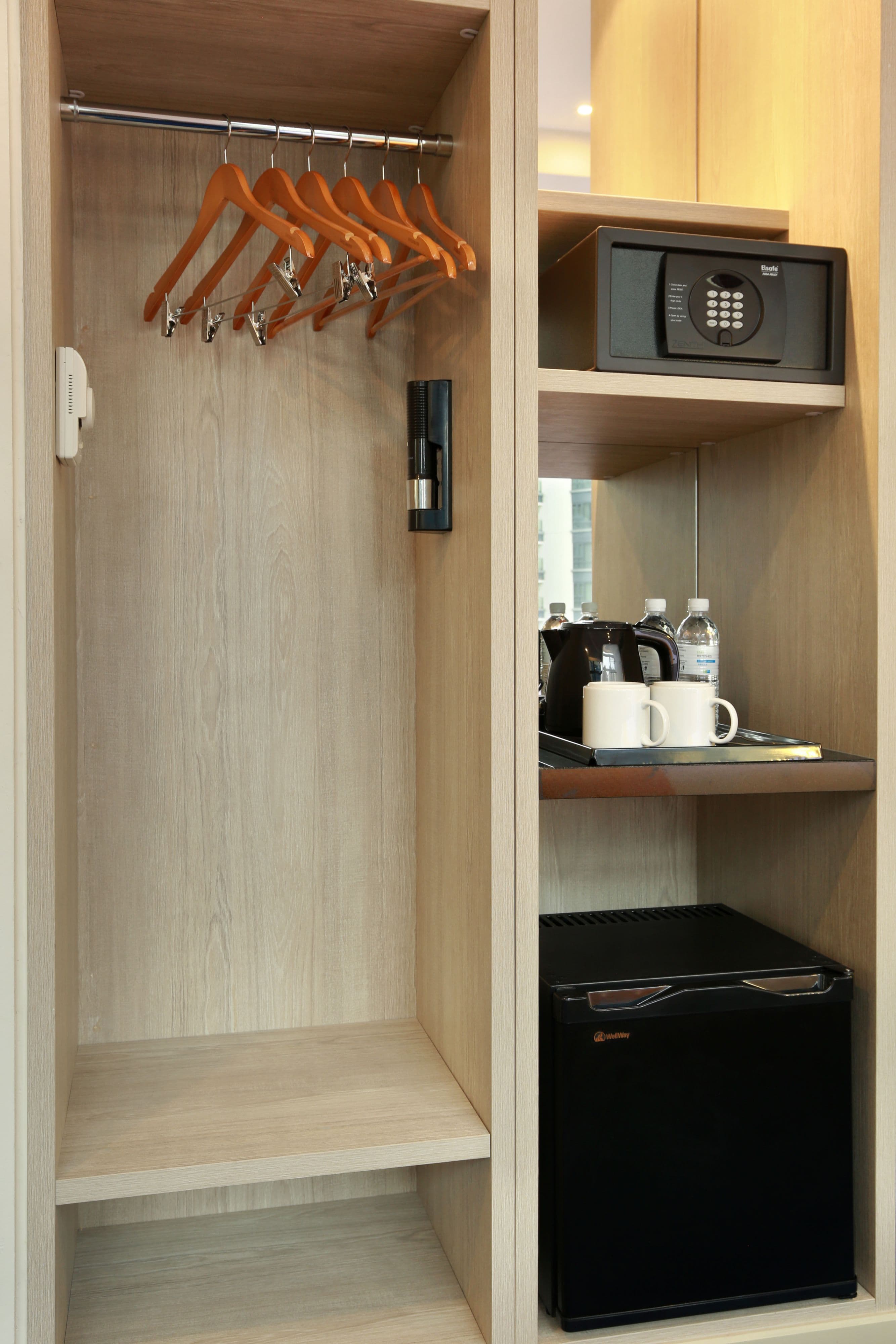 1 Queen Standard With Free Breakfast - Image 5