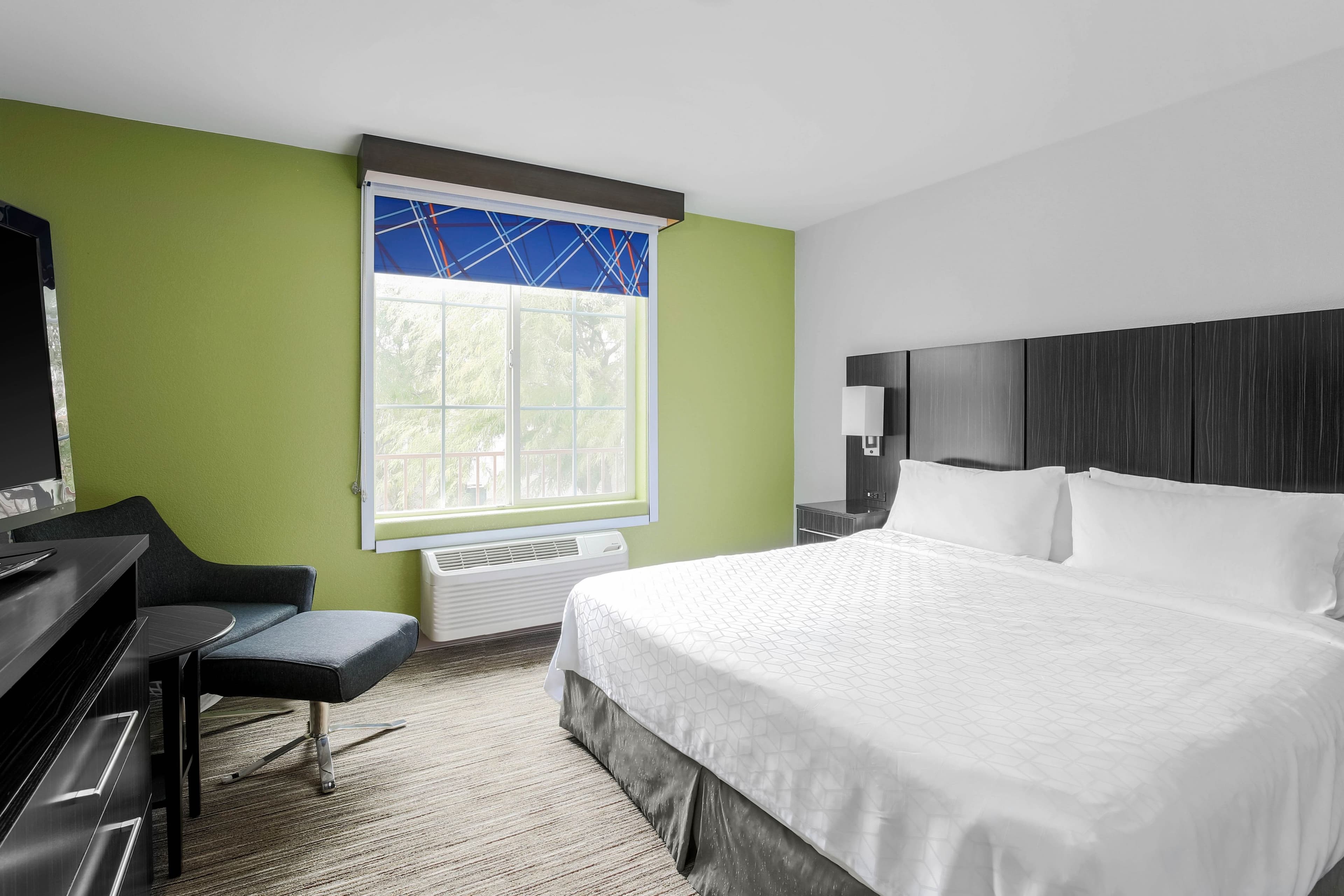 Holiday Inn Express Lancaster - Image 2