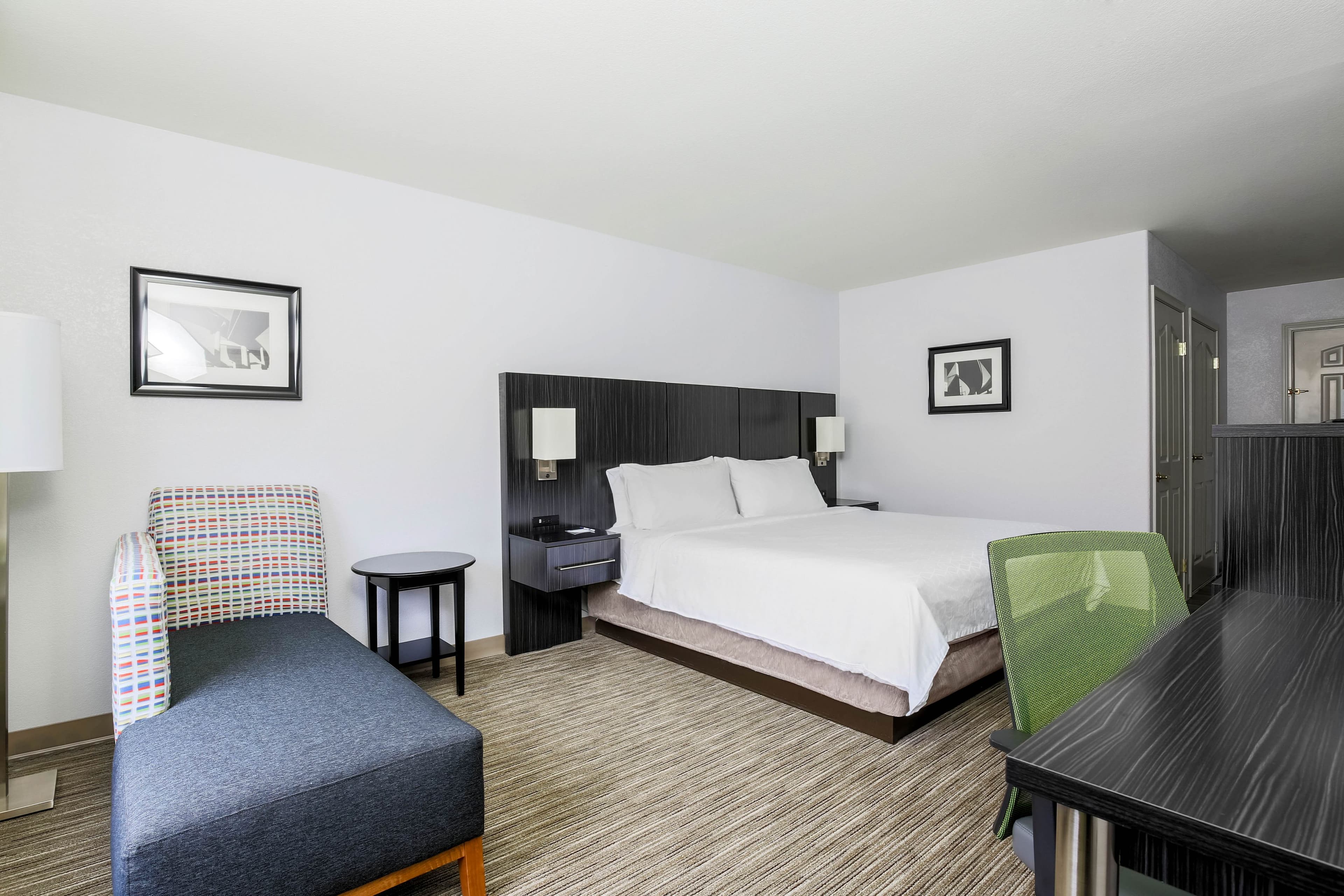 1 King Bed Standard - Image 6