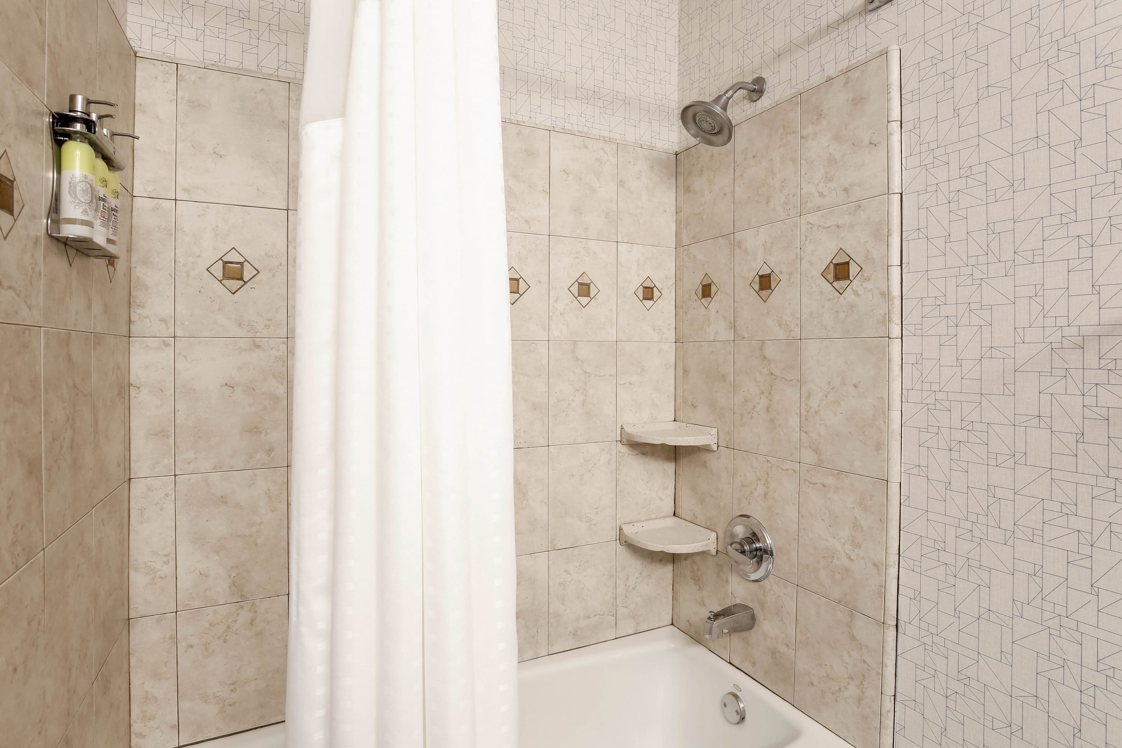 Holiday Inn Express Lancaster - Image 4