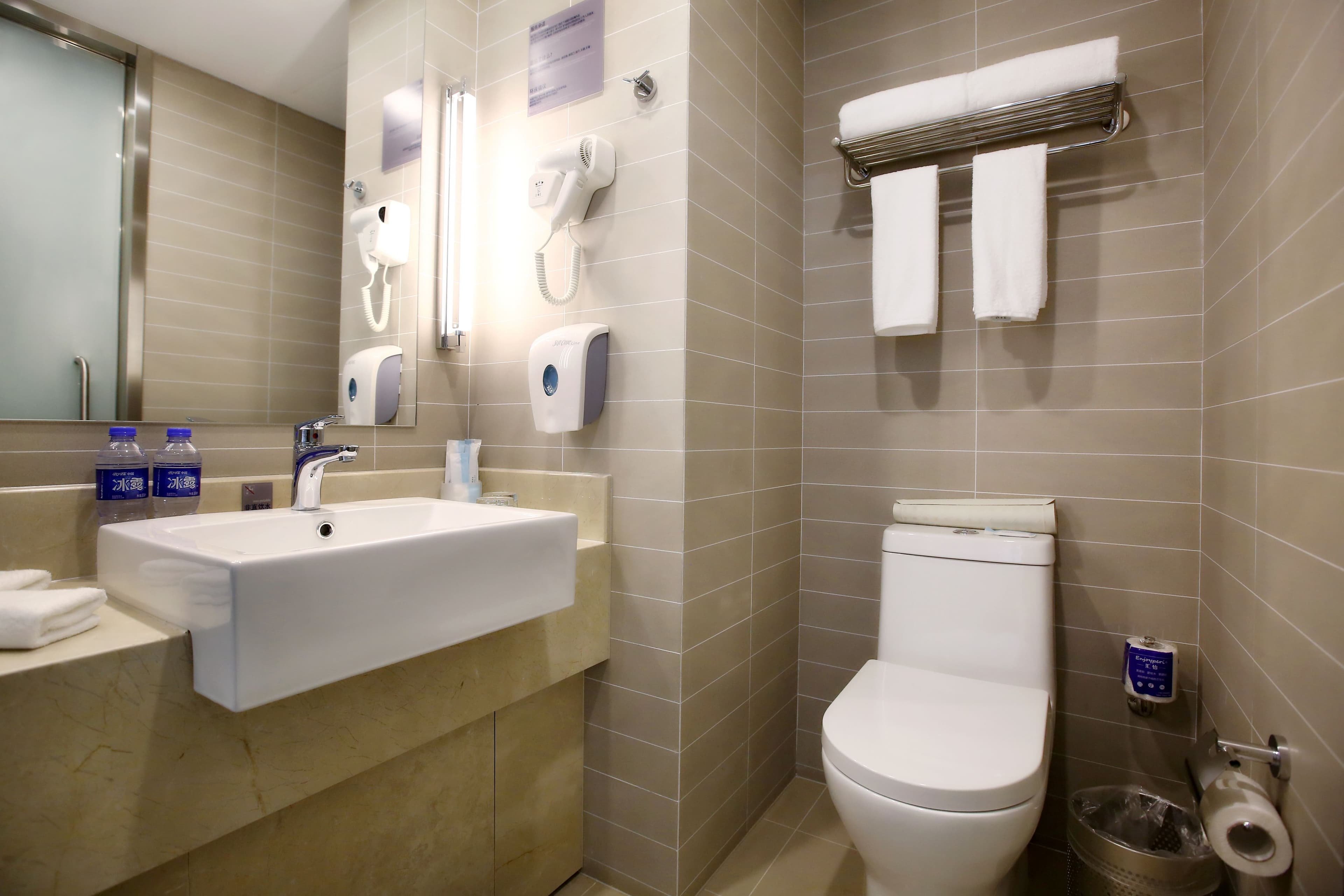 Holiday Inn Express Langfang Park View - Image 4