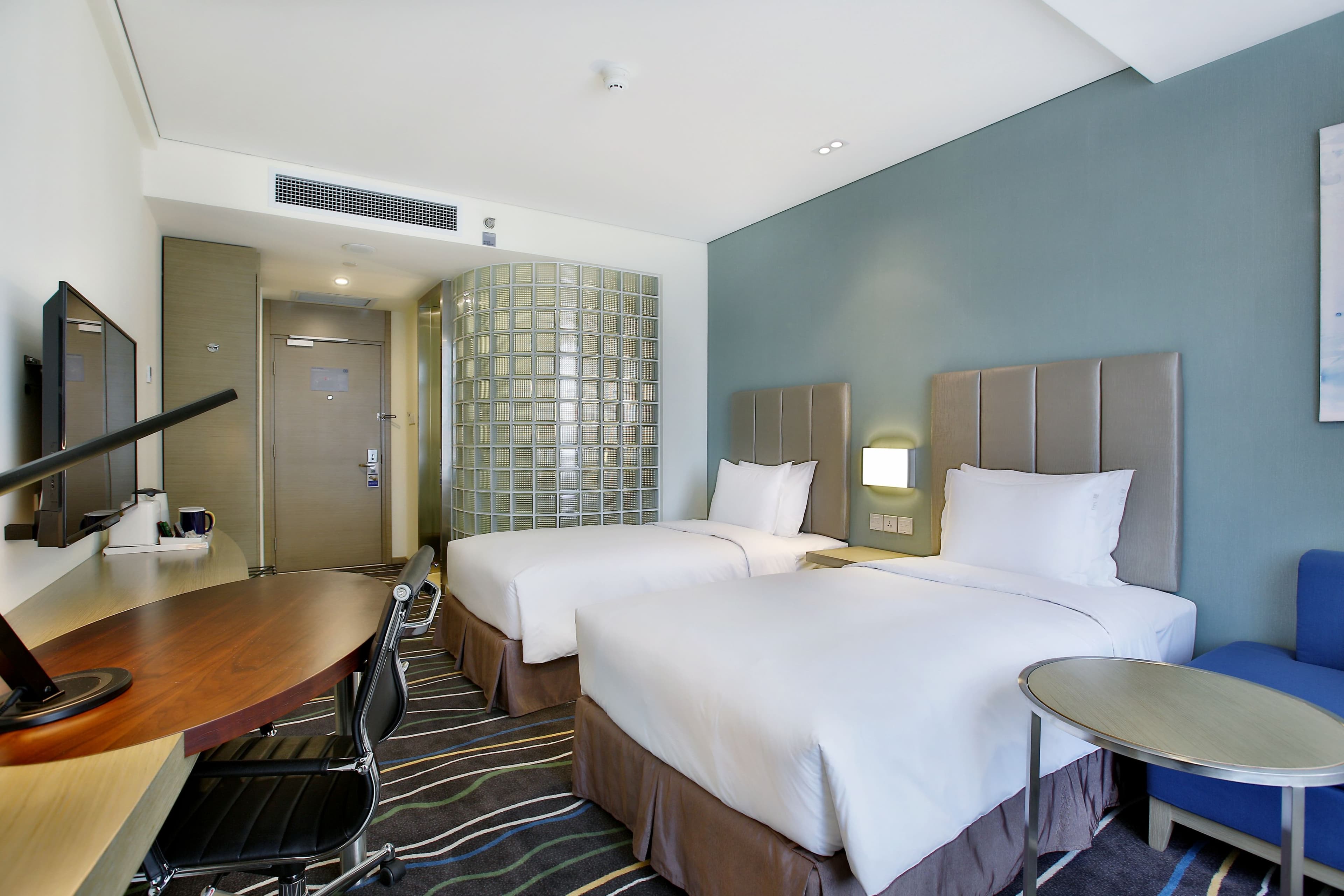 Holiday Inn Express Langfang Park View — 16