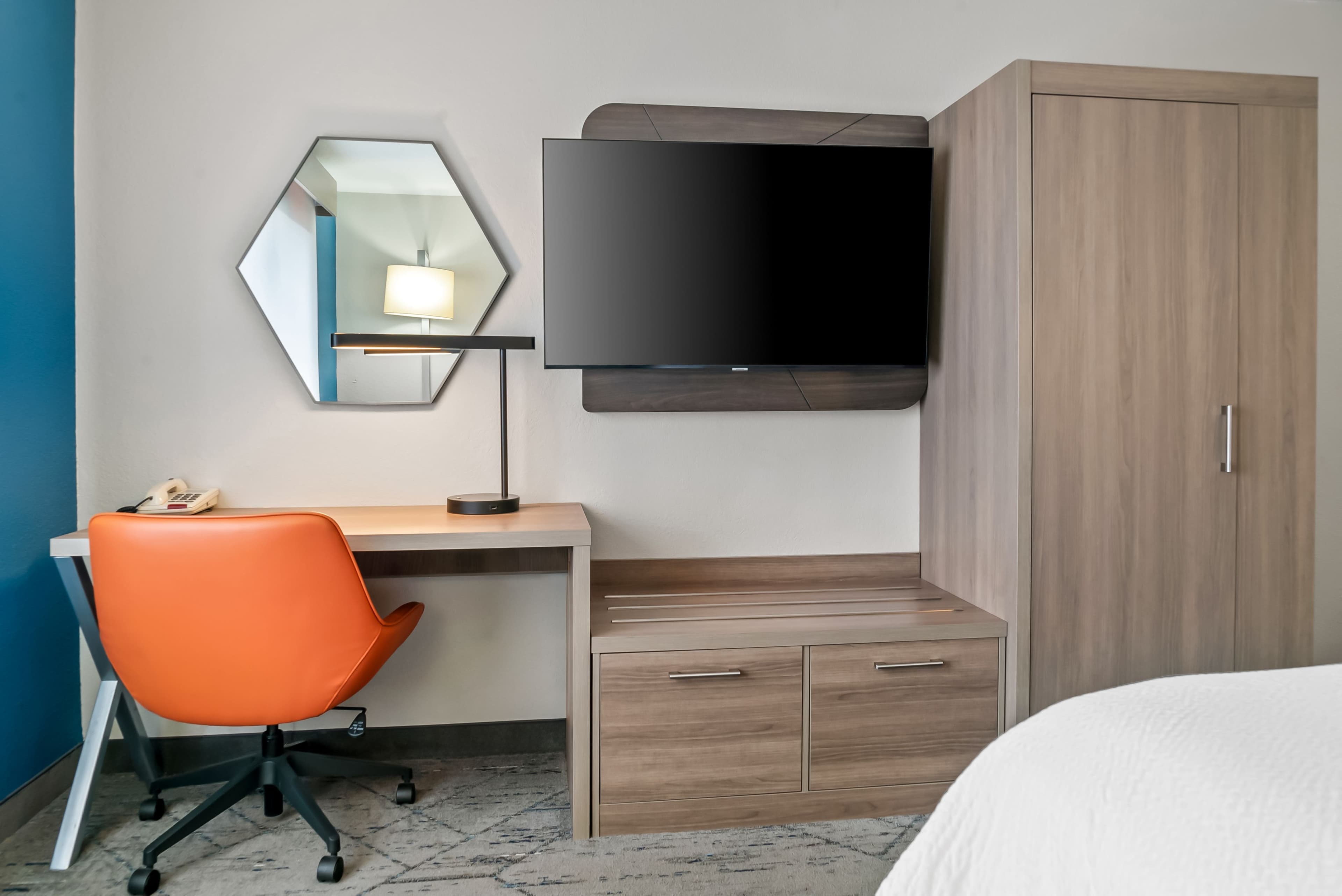 Holiday Inn Express Lapeer - Image 3