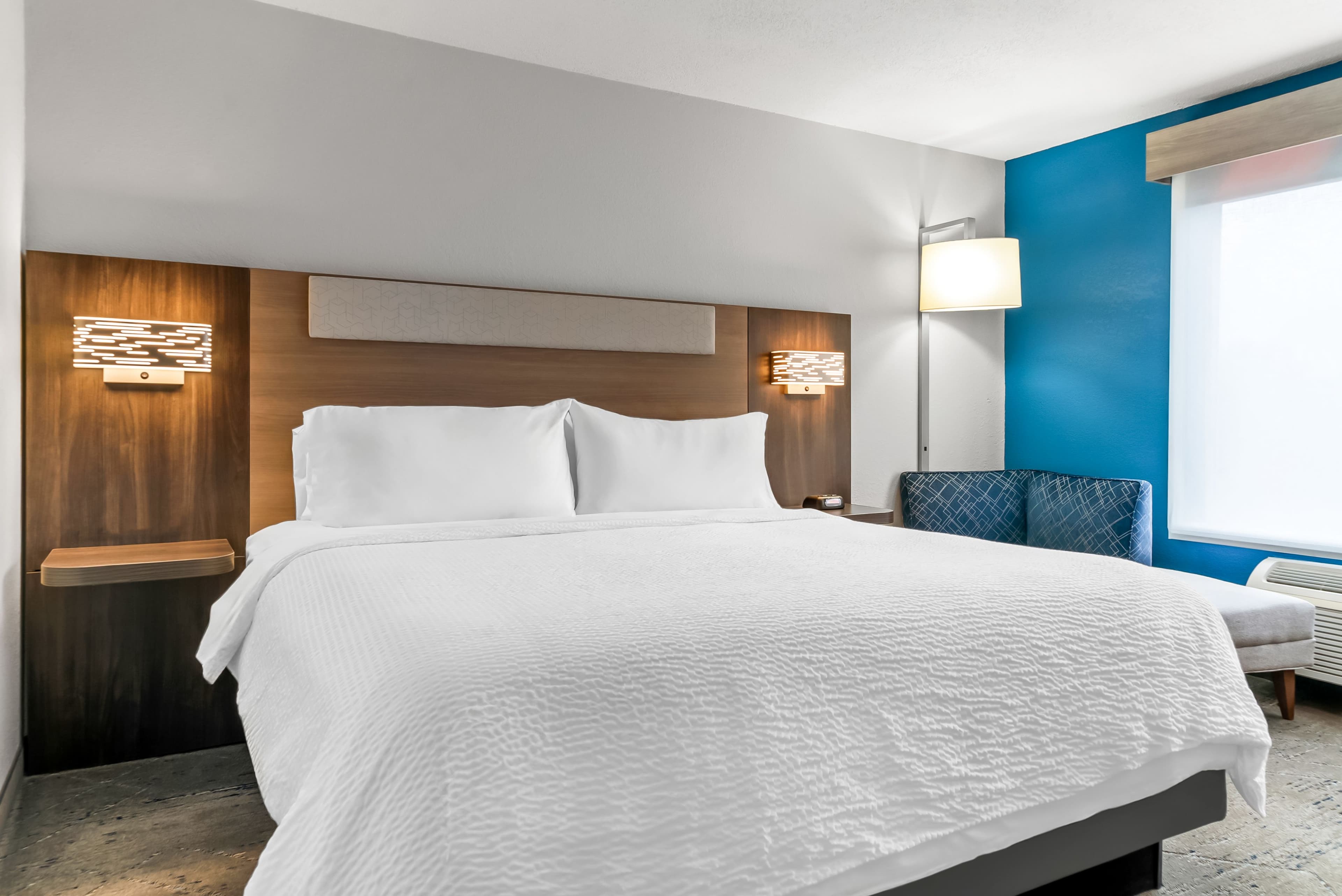 Holiday Inn Express Lapeer - Image 2