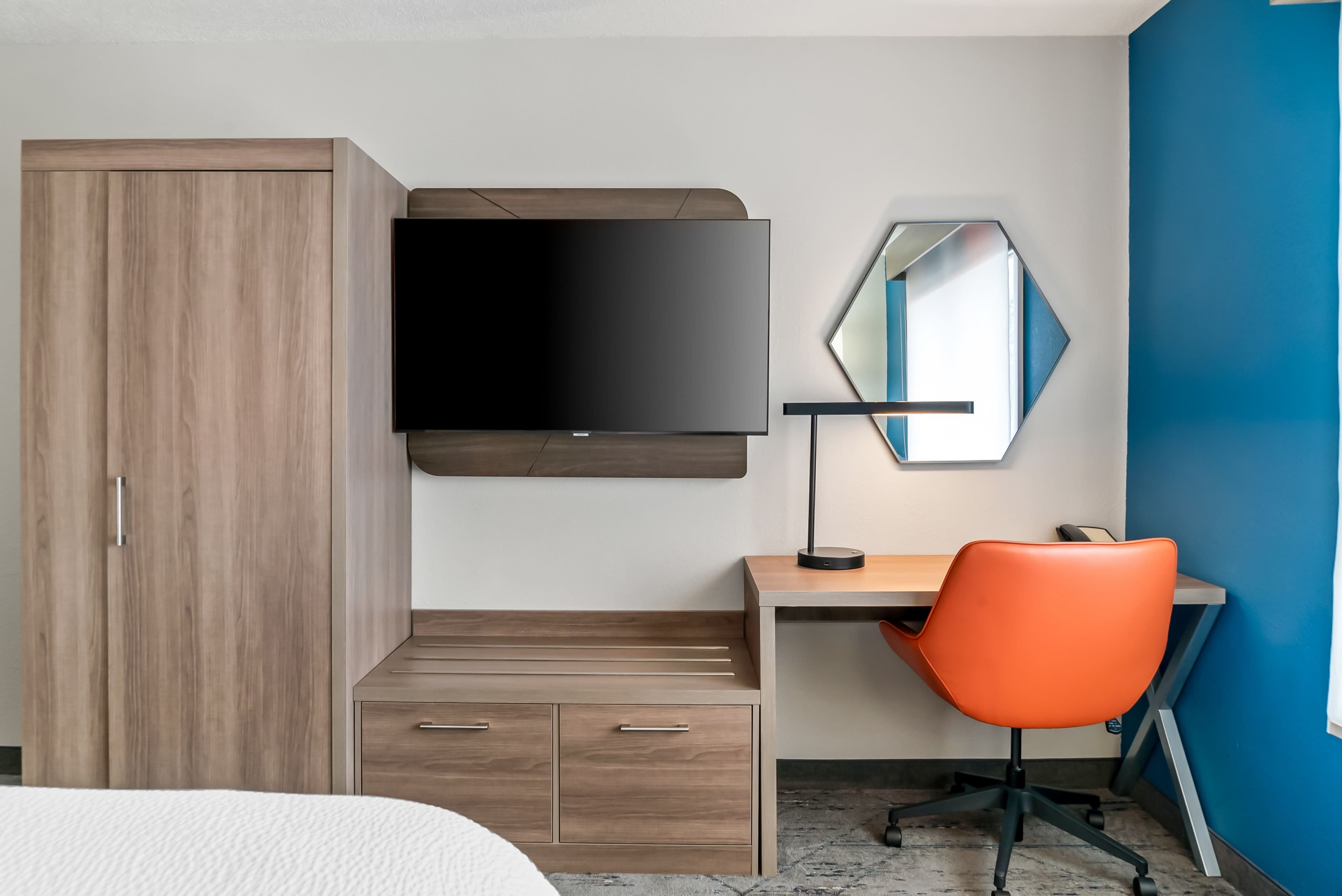 Holiday Inn Express Lapeer — 7