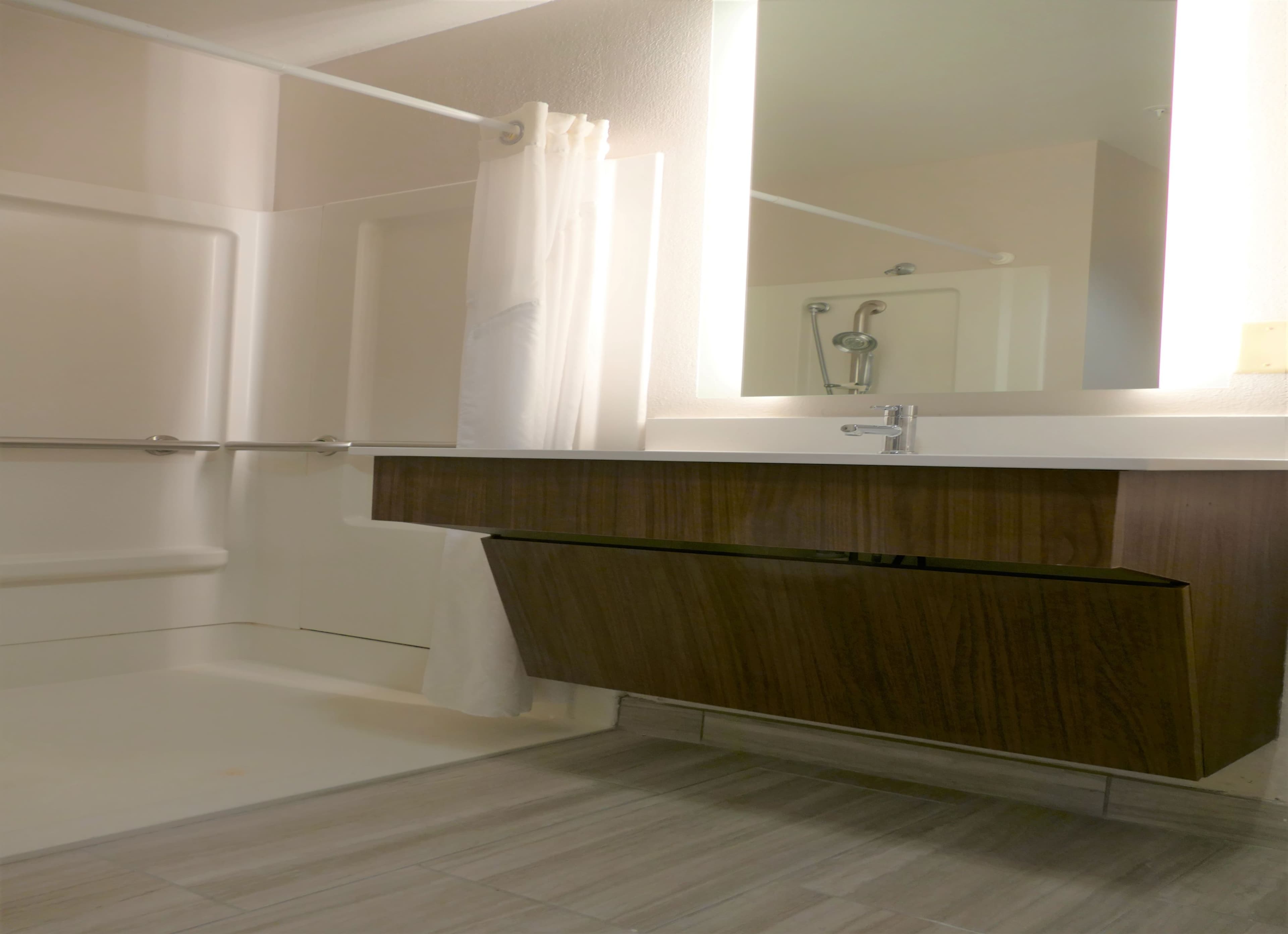 Holiday Inn Express Lebanon — 17