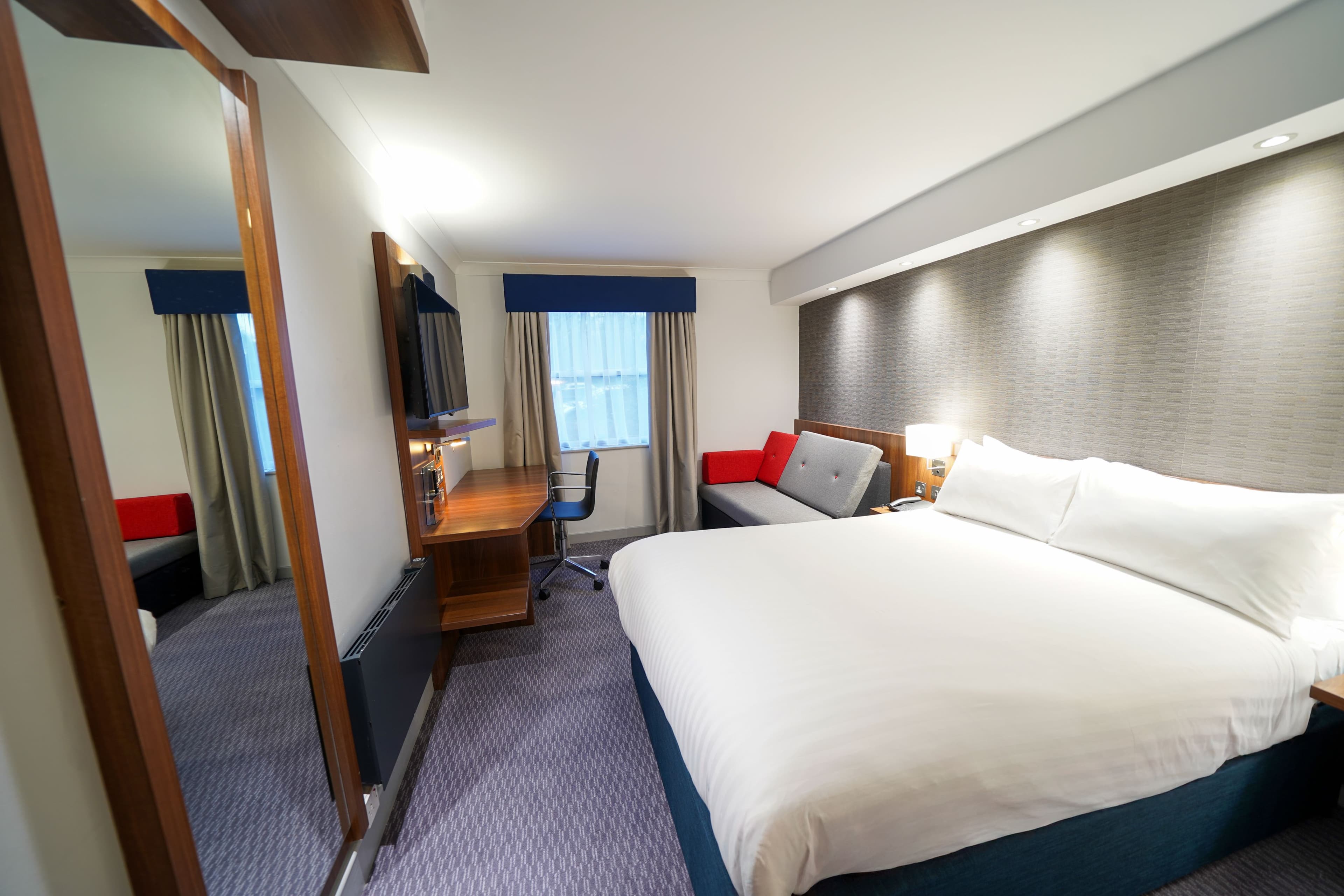 Holiday Inn Express Leeds - East — 11
