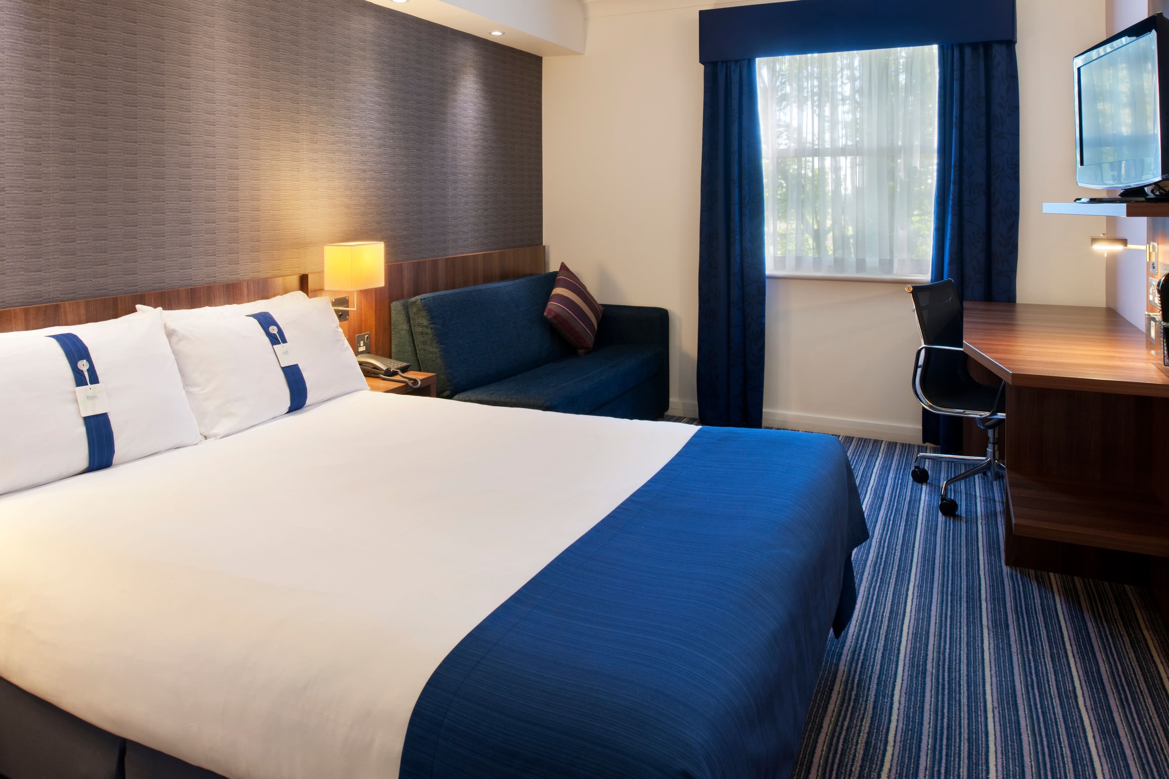 Holiday Inn Express Leeds - East - Image 4