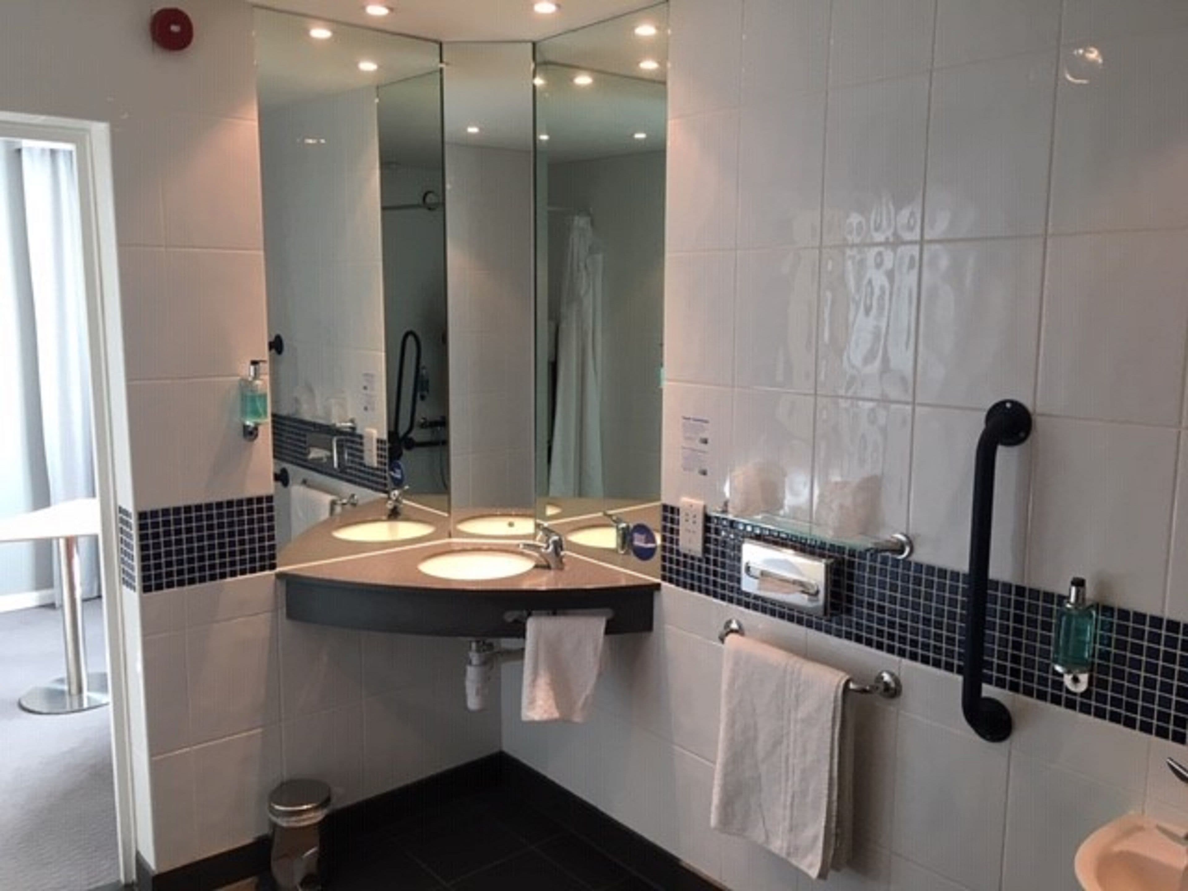 Holiday Inn Express Leeds City Centre - Armouries — 12