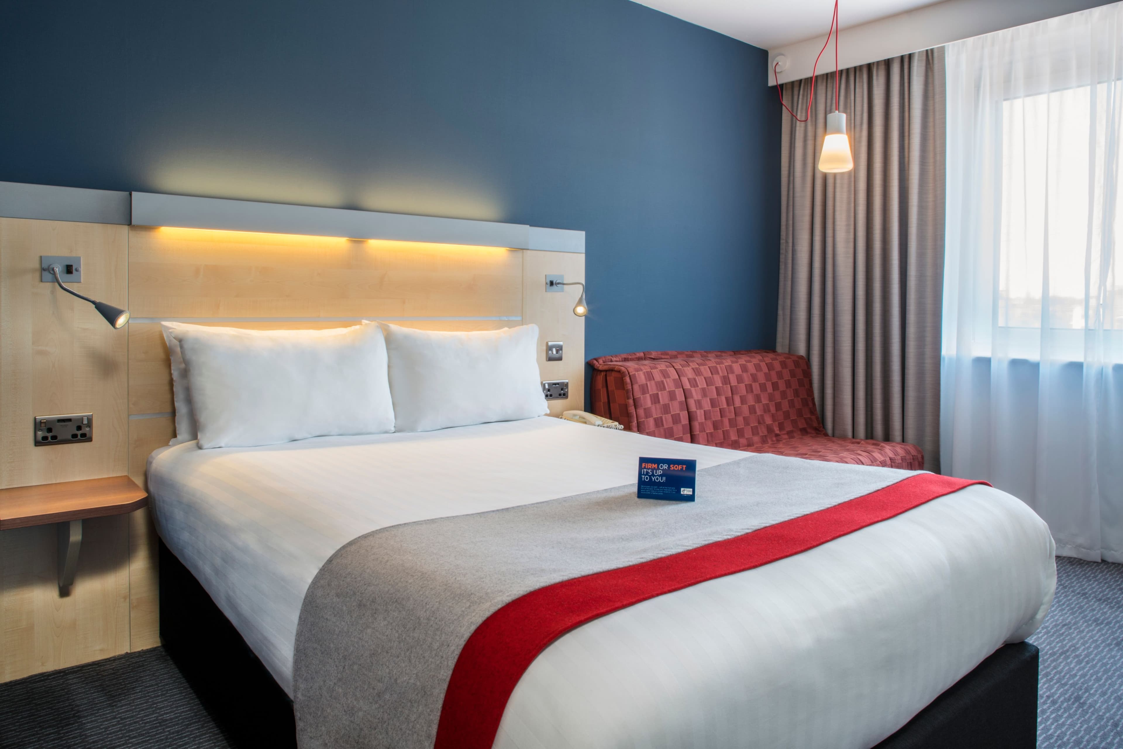 Holiday Inn Express Leicester City - Image 2