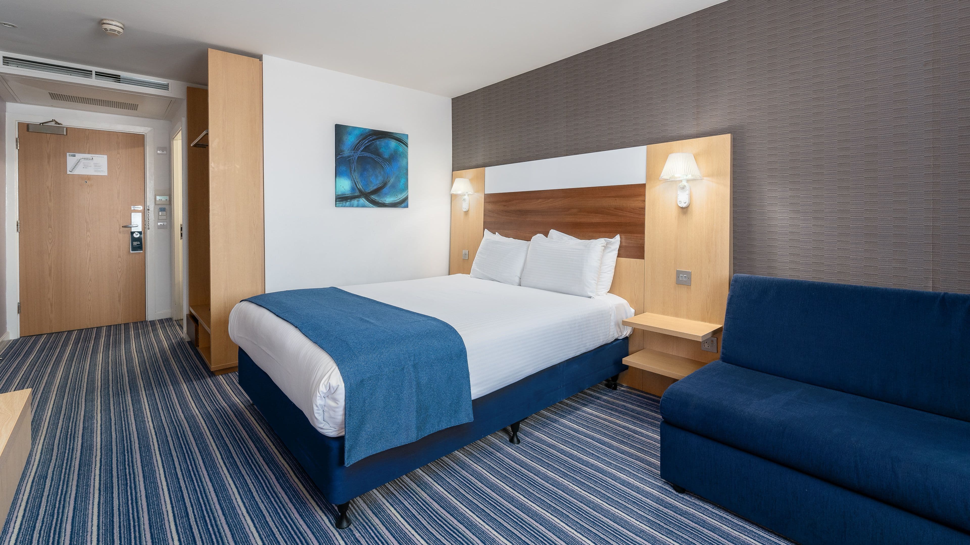 Holiday Inn Express Leigh - Sports Village - Image 5