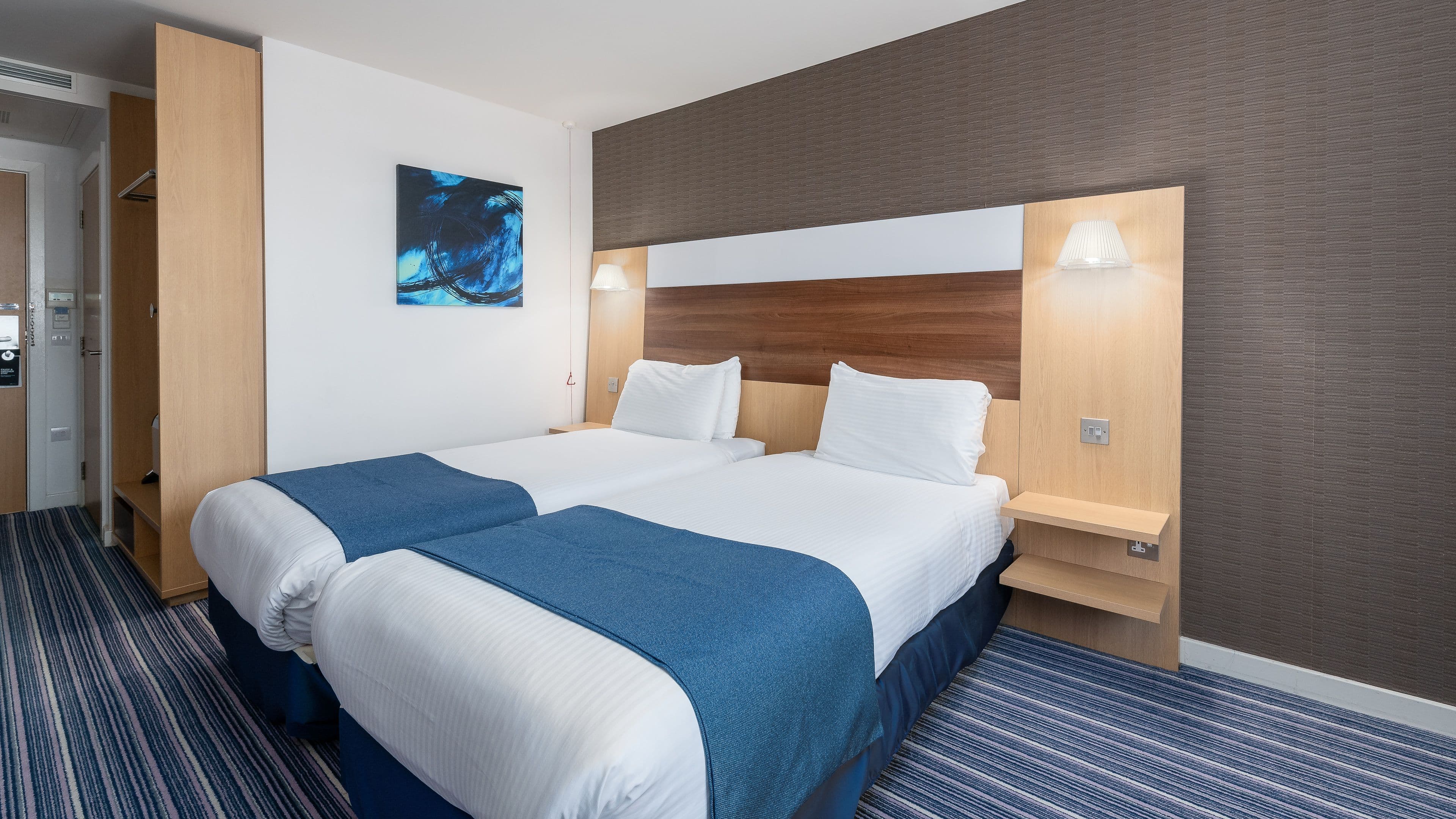 Holiday Inn Express Leigh - Sports Village — 8