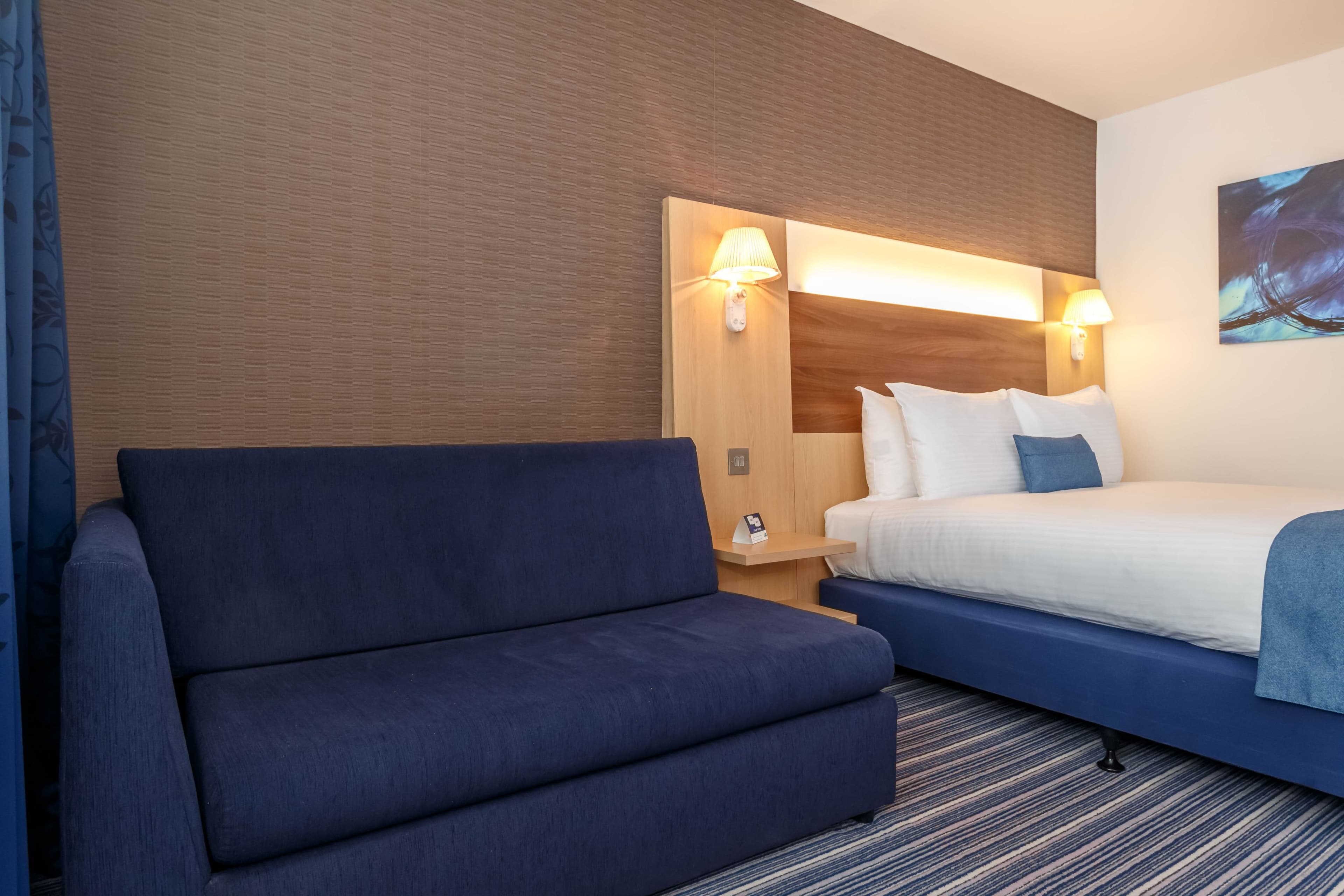 Holiday Inn Express Leigh - Sports Village - Image 3